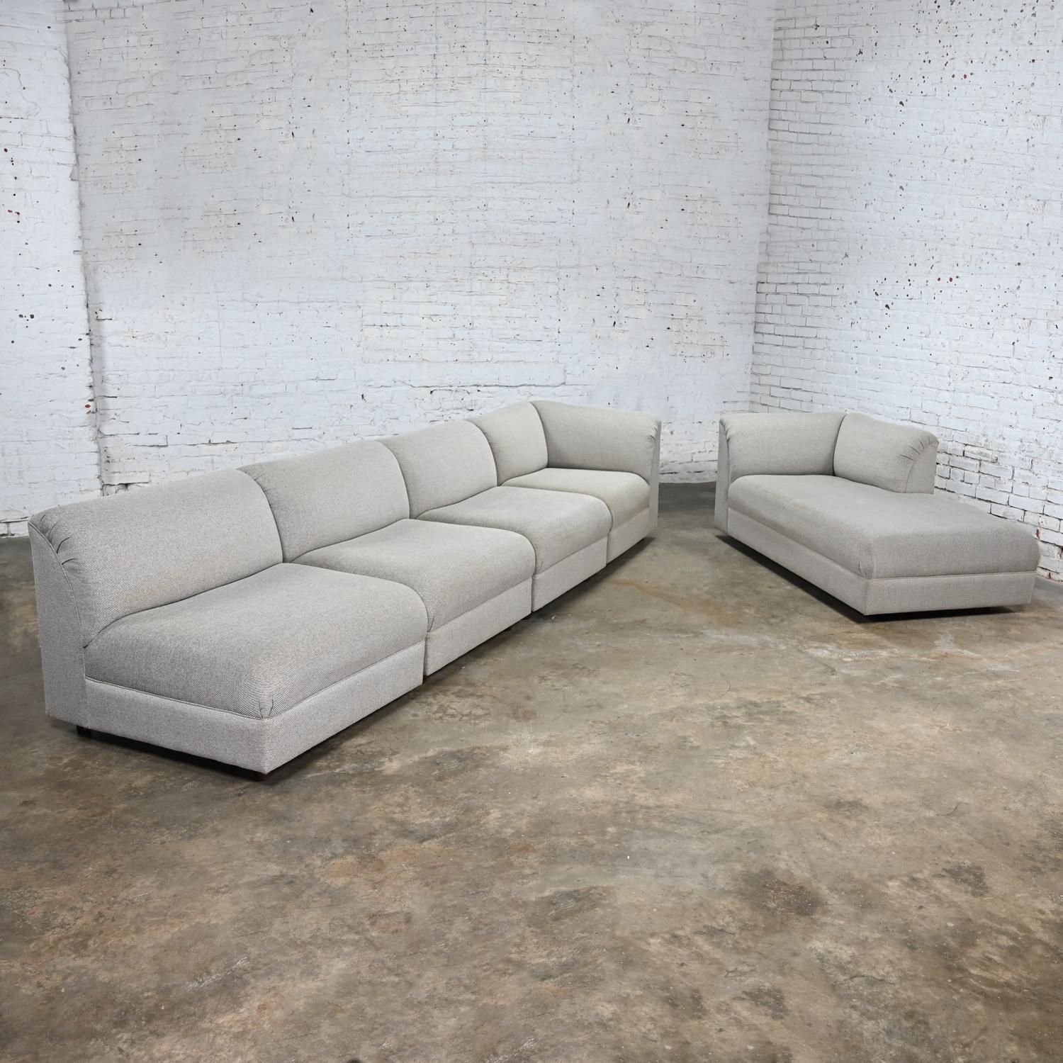 Late 20th Century Modern Modular Sectional Sofa 5 Pieces with Chaise Gray Tweed  For Sale 1