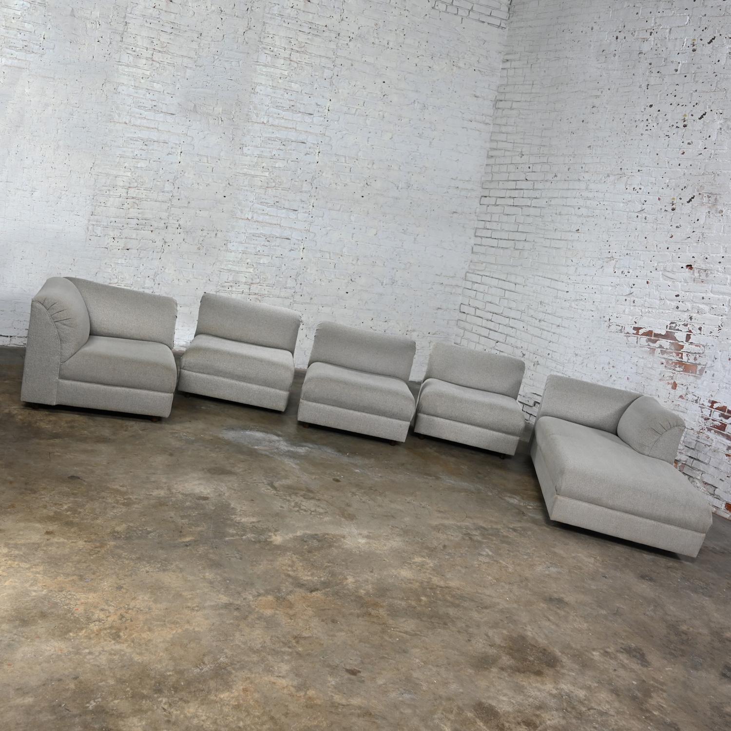 Late 20th Century Modern Modular Sectional Sofa 5 Pieces with Chaise Gray Tweed  For Sale 2