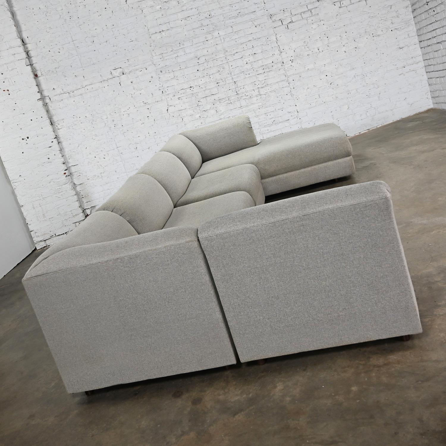 Late 20th Century Modern Modular Sectional Sofa 5 Pieces with Chaise Gray Tweed  For Sale 3
