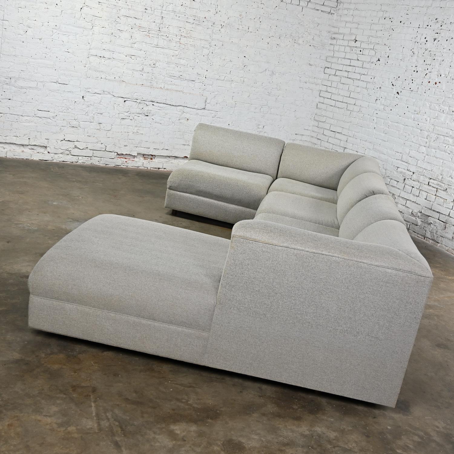 Late 20th Century Modern Modular Sectional Sofa 5 Pieces with Chaise Gray Tweed  For Sale 4