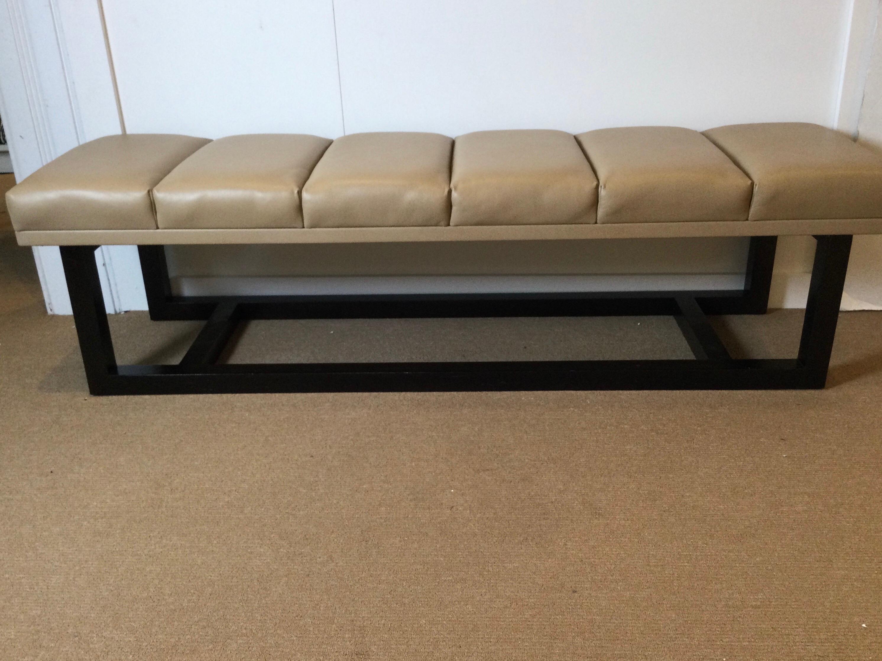 Late 20th century modern style leather upholstered bench.
Nice clean leather bench with ebonized wood frame, nice clean lines.
Measures: 18.50' D X 67