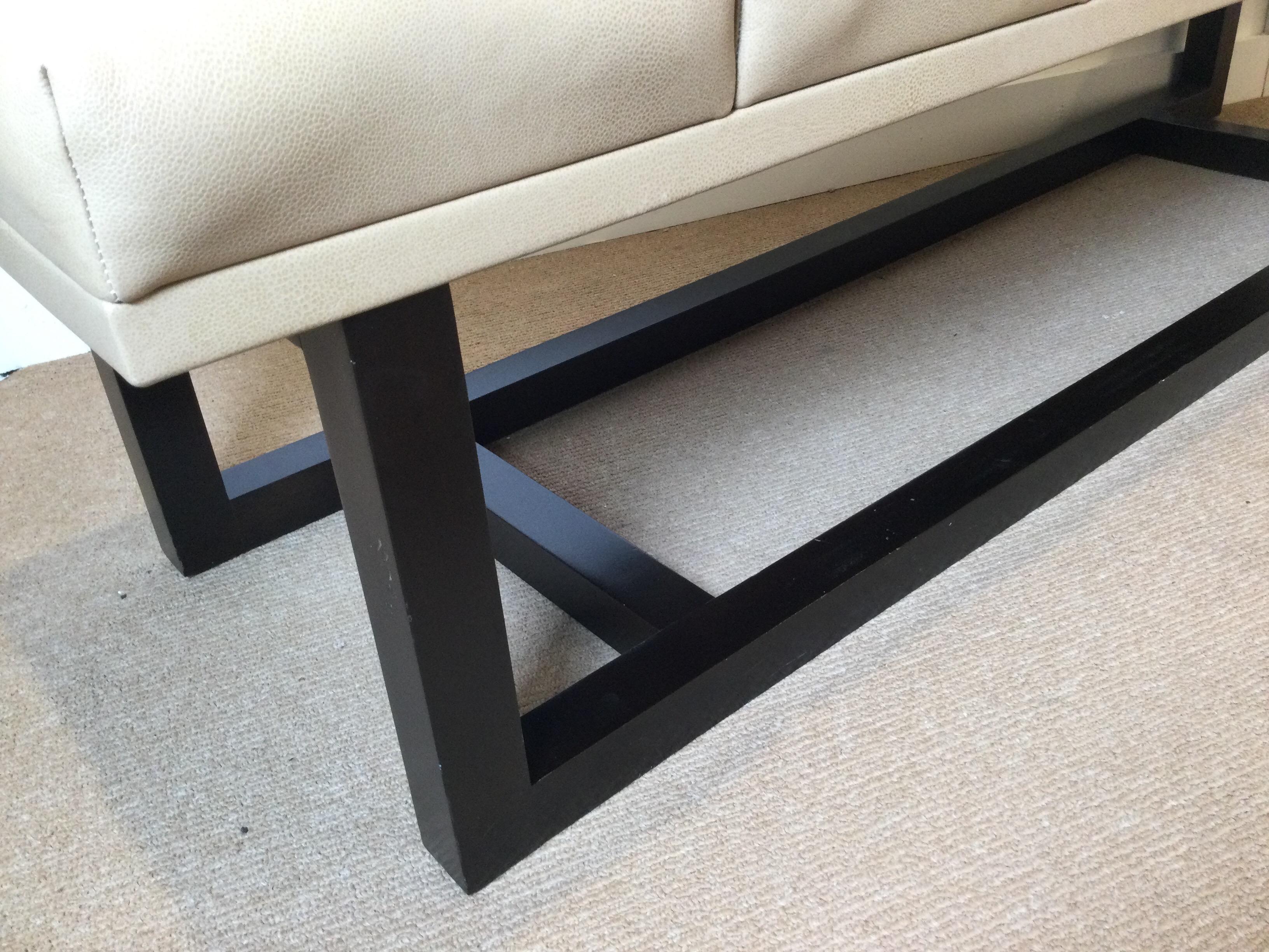 Late 20th Century Modern Style Leather Upholstered Bench In Excellent Condition In Lambertville, NJ