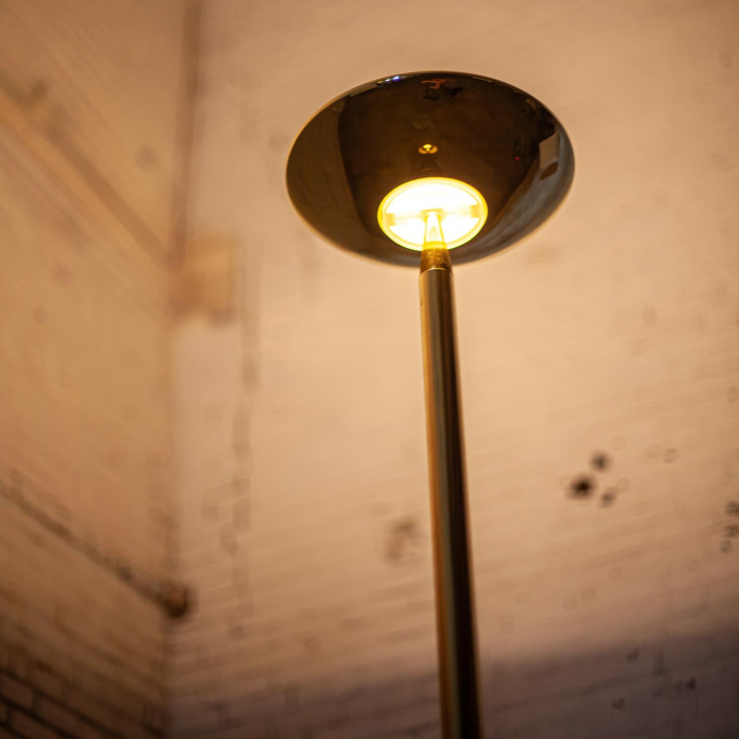 Lampadaire torchère en laiton de la fin du XXe siècle, moderne à postmoderne en vente 8