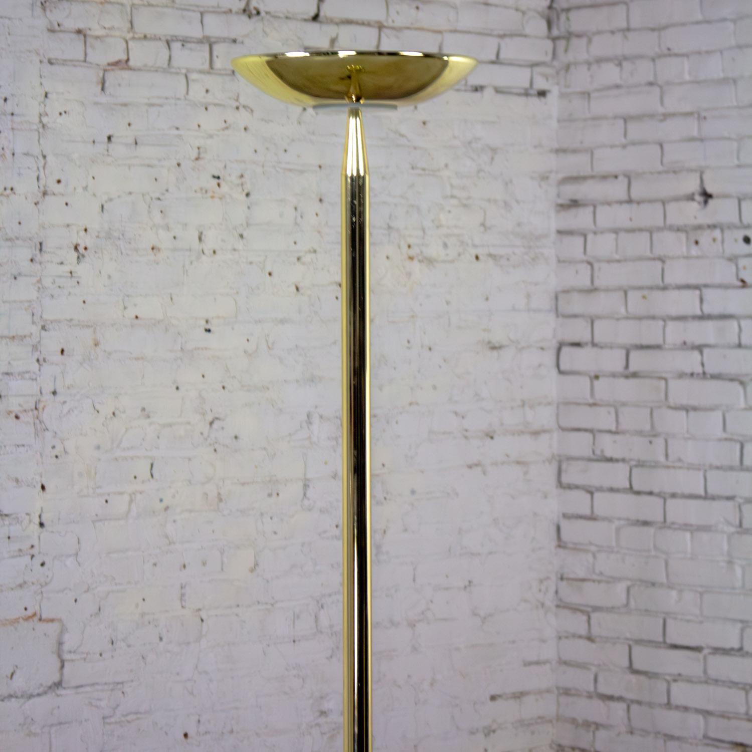 Inconnu Lampadaire torchère en laiton de la fin du XXe siècle, moderne à postmoderne en vente