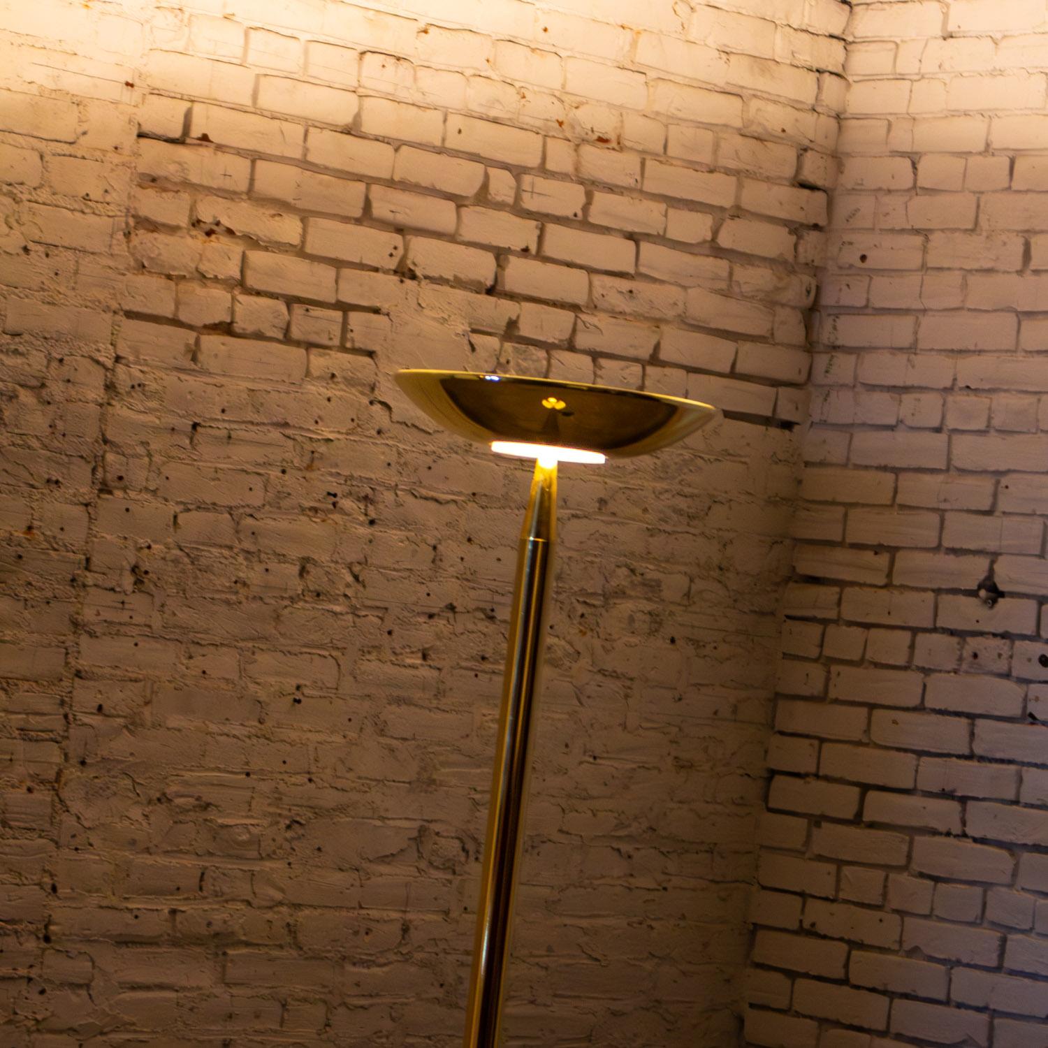 Métal Lampadaire torchère en laiton de la fin du XXe siècle, moderne à postmoderne en vente