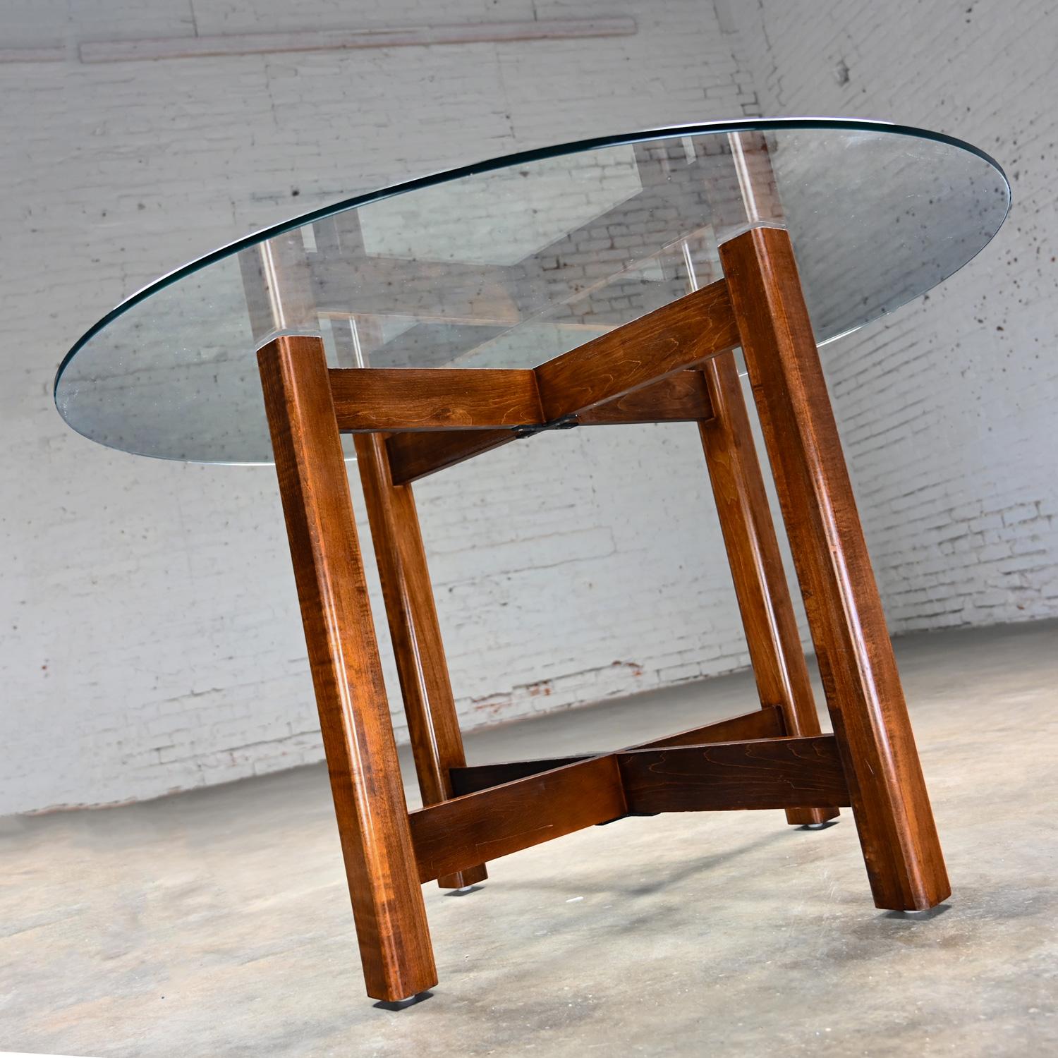 Late 20th Century Modern Walnut X-Base Dining Room Table Round Tempered Glass  In Good Condition For Sale In Topeka, KS
