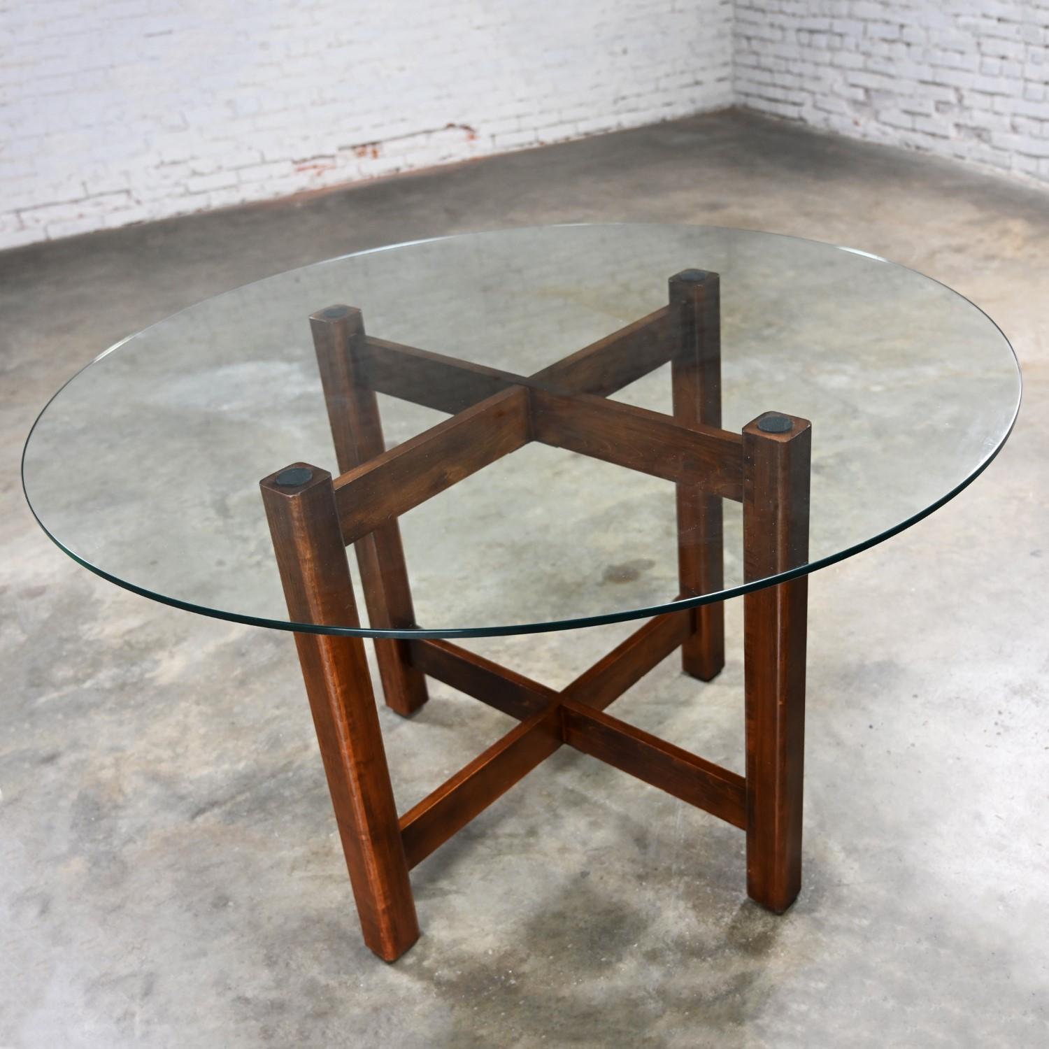 Late 20th Century Modern Walnut X-Base Dining Room Table Round Tempered Glass  For Sale 4