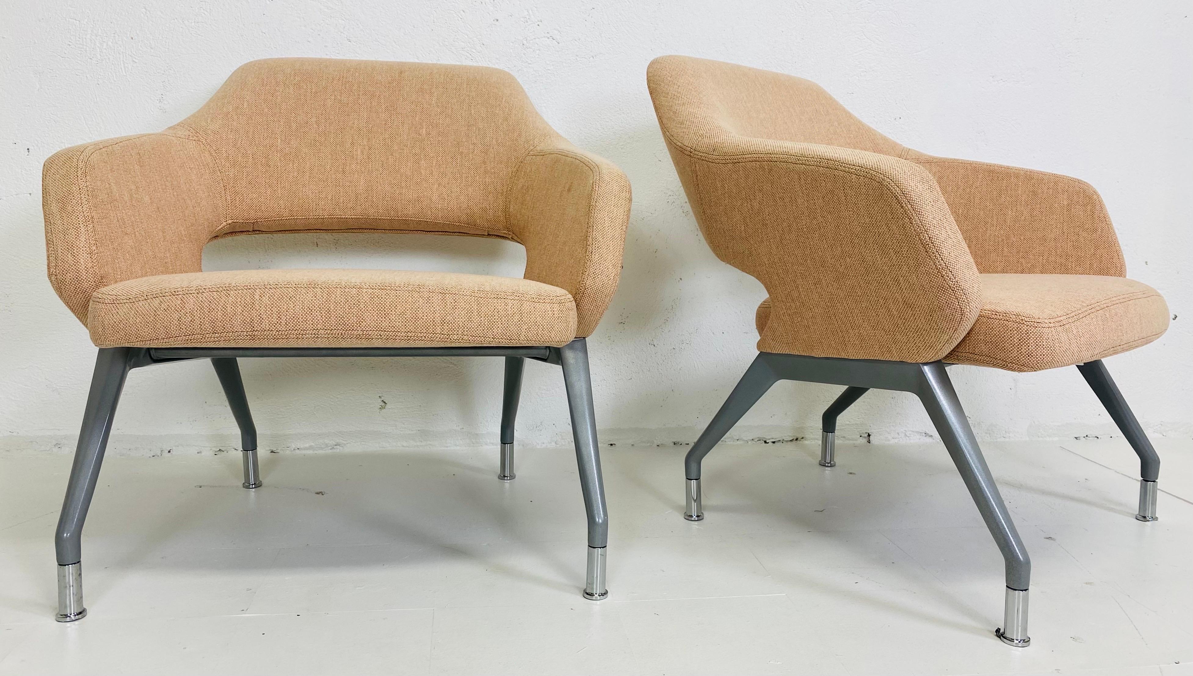Late 20th century modernist Arcadia furniture club chairs/a pair 1