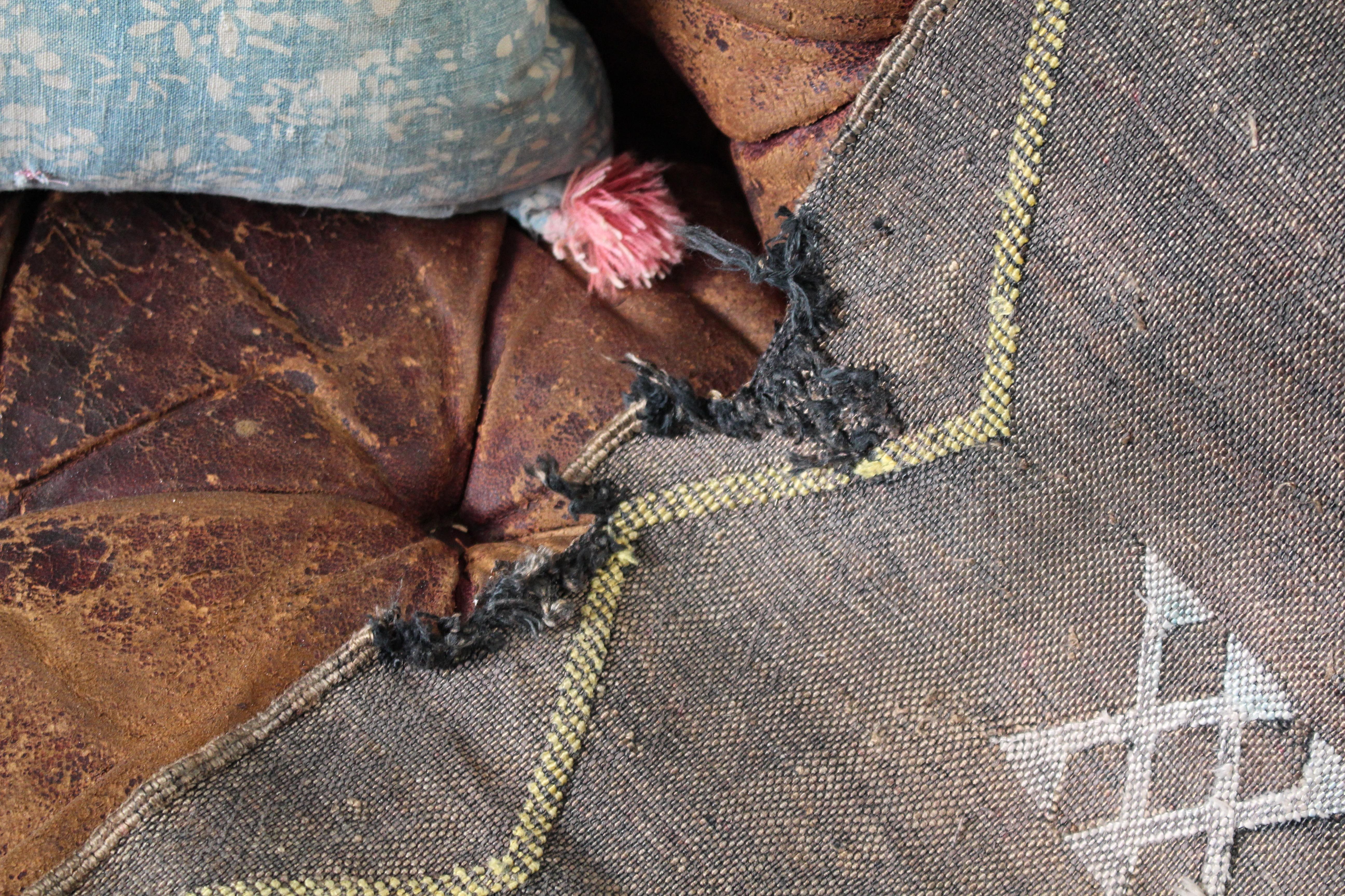 Alfombra Marroquí de Seda de Cactus de Finales del Siglo XX Kilim Sabra Negro de Tejido Plano en venta 1