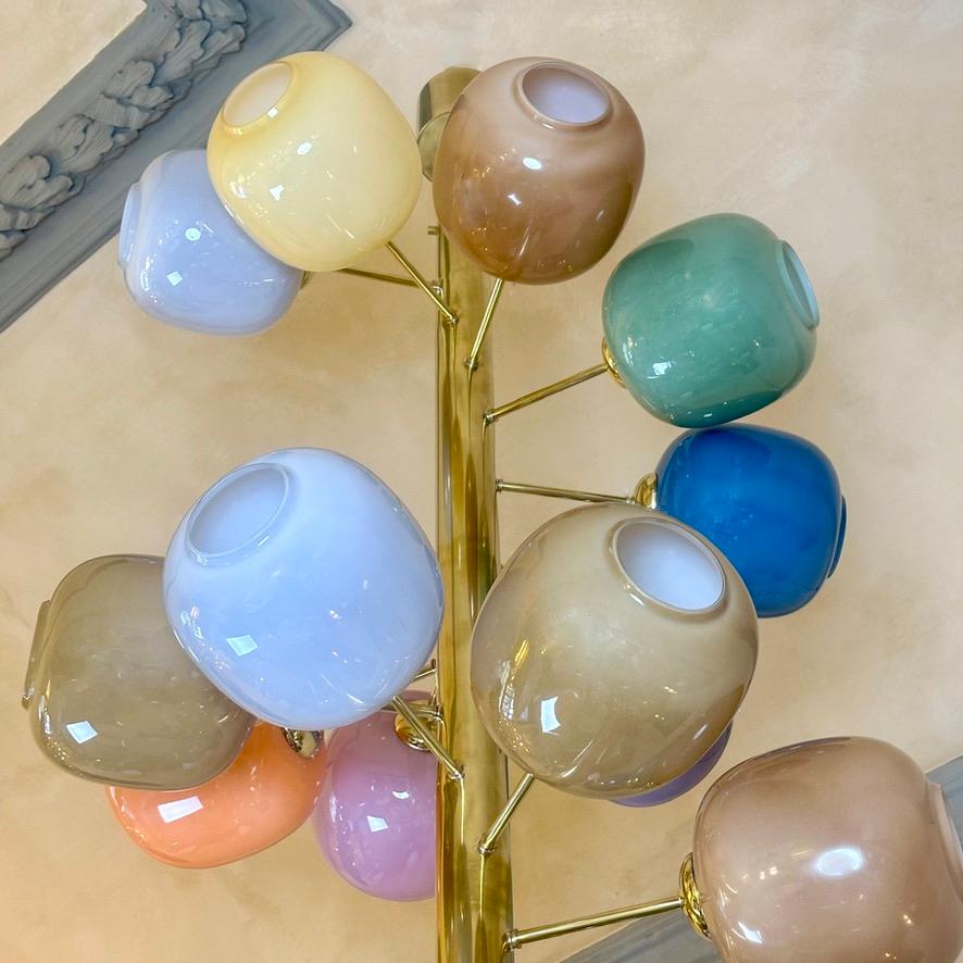 Moderne Fin du 20e siècle Lustre pendentif en verre de Murano multicolore et laiton en vente