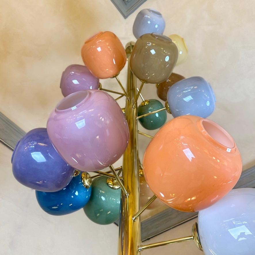 Fin du 20e siècle Lustre pendentif en verre de Murano multicolore et laiton en vente 1