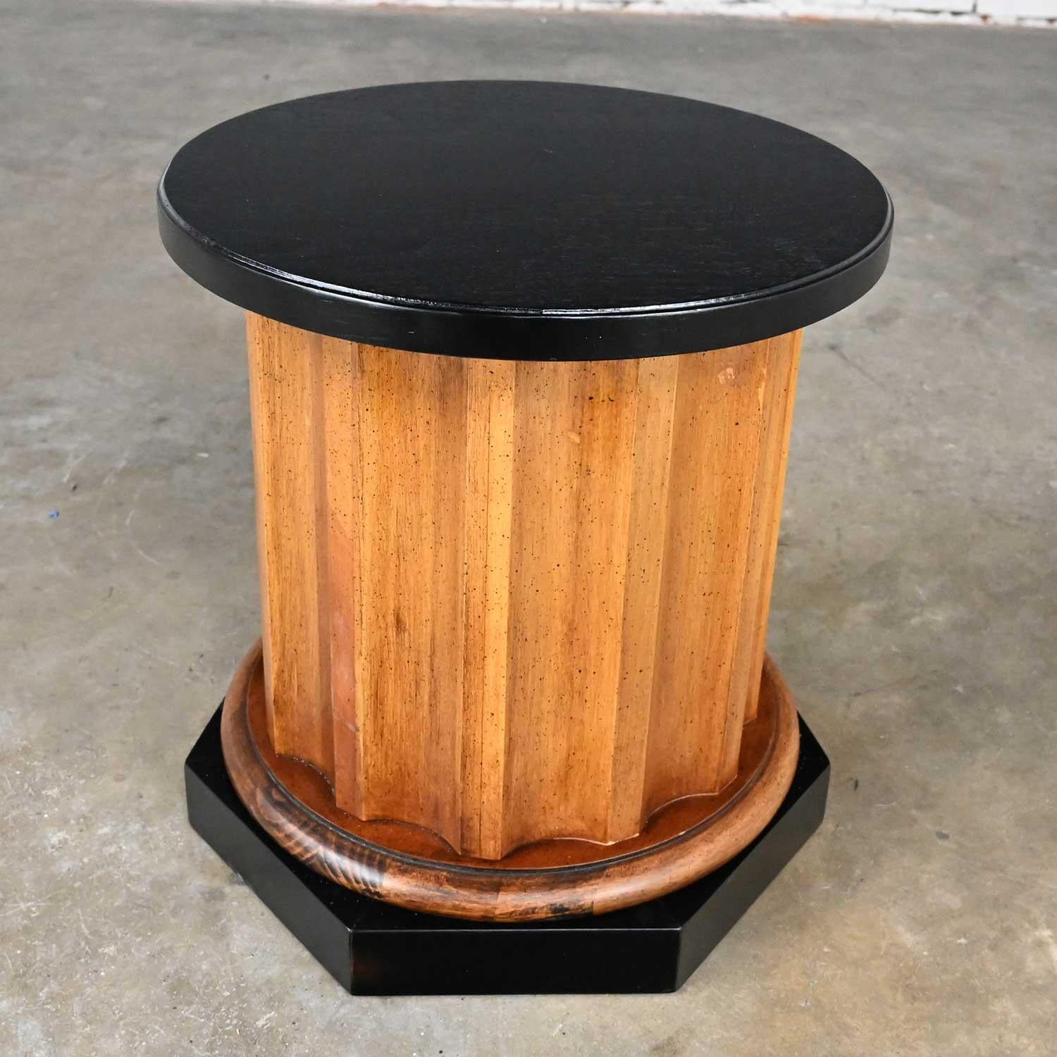 Late 20th Century Neoclassic Revival Walnut Toned Wood & Black Column End Table For Sale 5