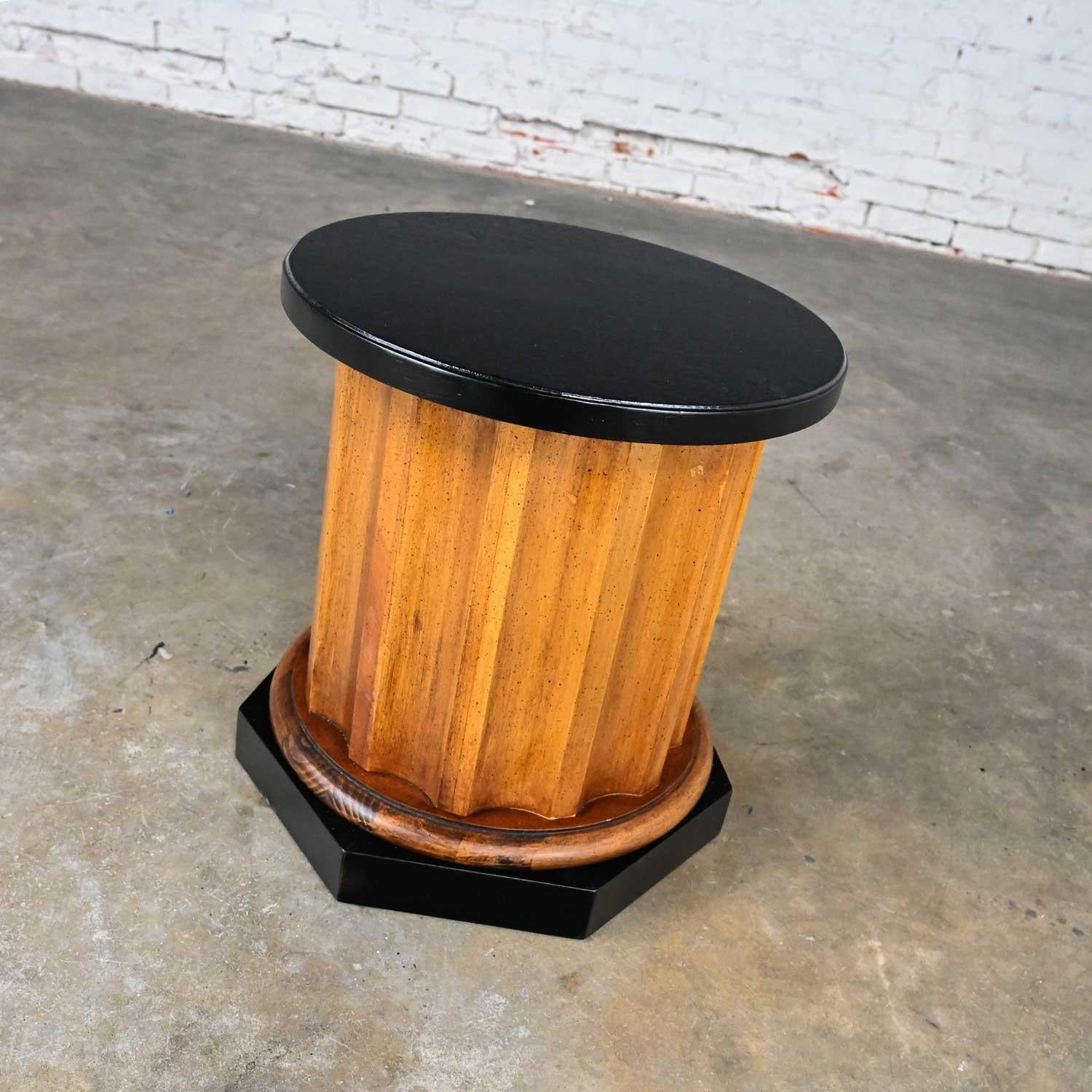 Late 20th Century Neoclassic Revival Walnut Toned Wood & Black Column End Table For Sale 7