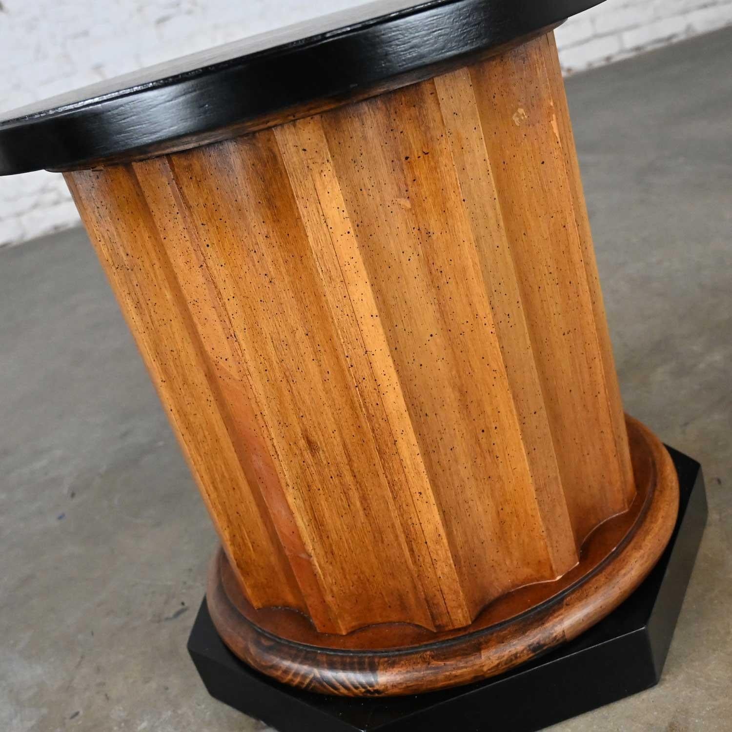 Late 20th Century Neoclassic Revival Walnut Toned Wood & Black Column End Table For Sale 8