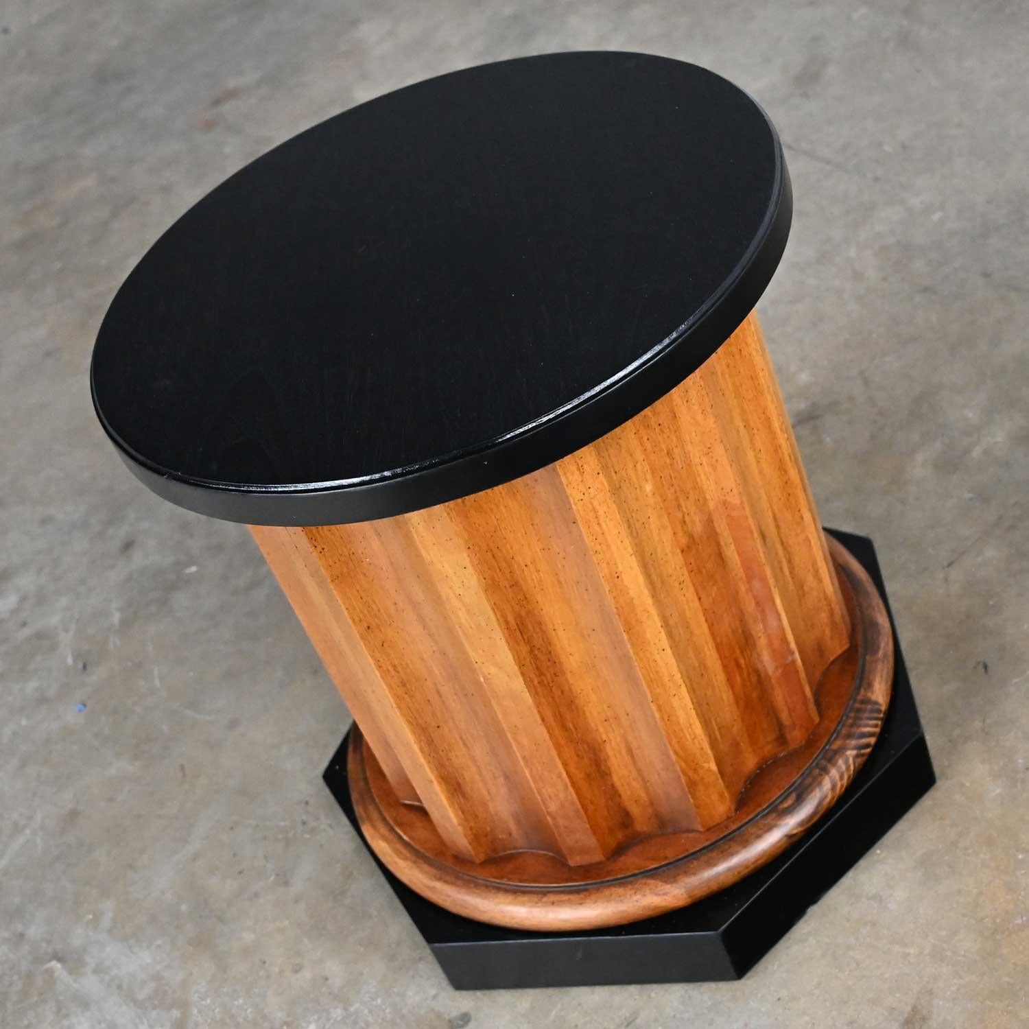 Late 20th Century Neoclassic Revival Walnut Toned Wood & Black Column End Table For Sale 10