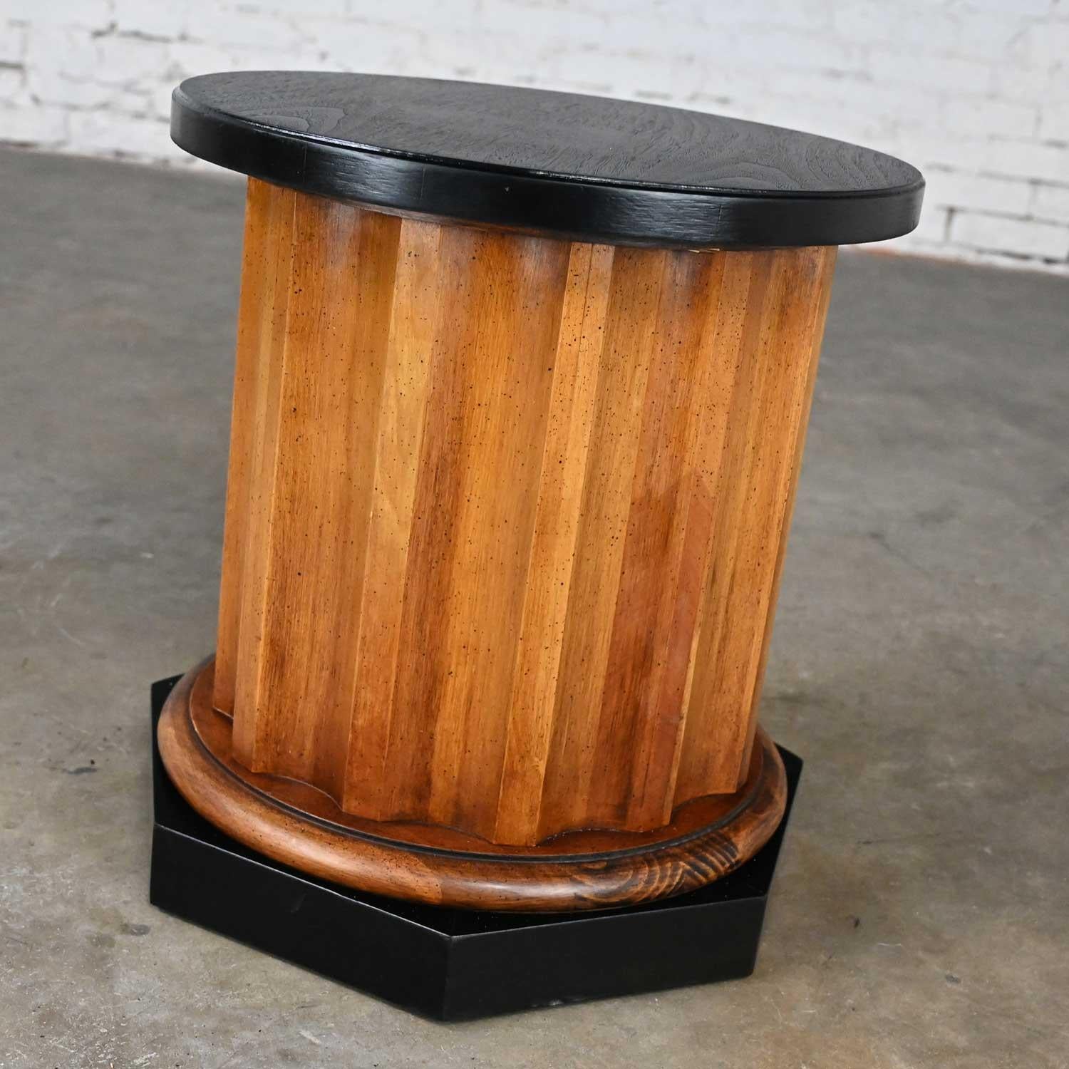 Late 20th Century Neoclassic Revival Walnut Toned Wood & Black Column End Table For Sale 11