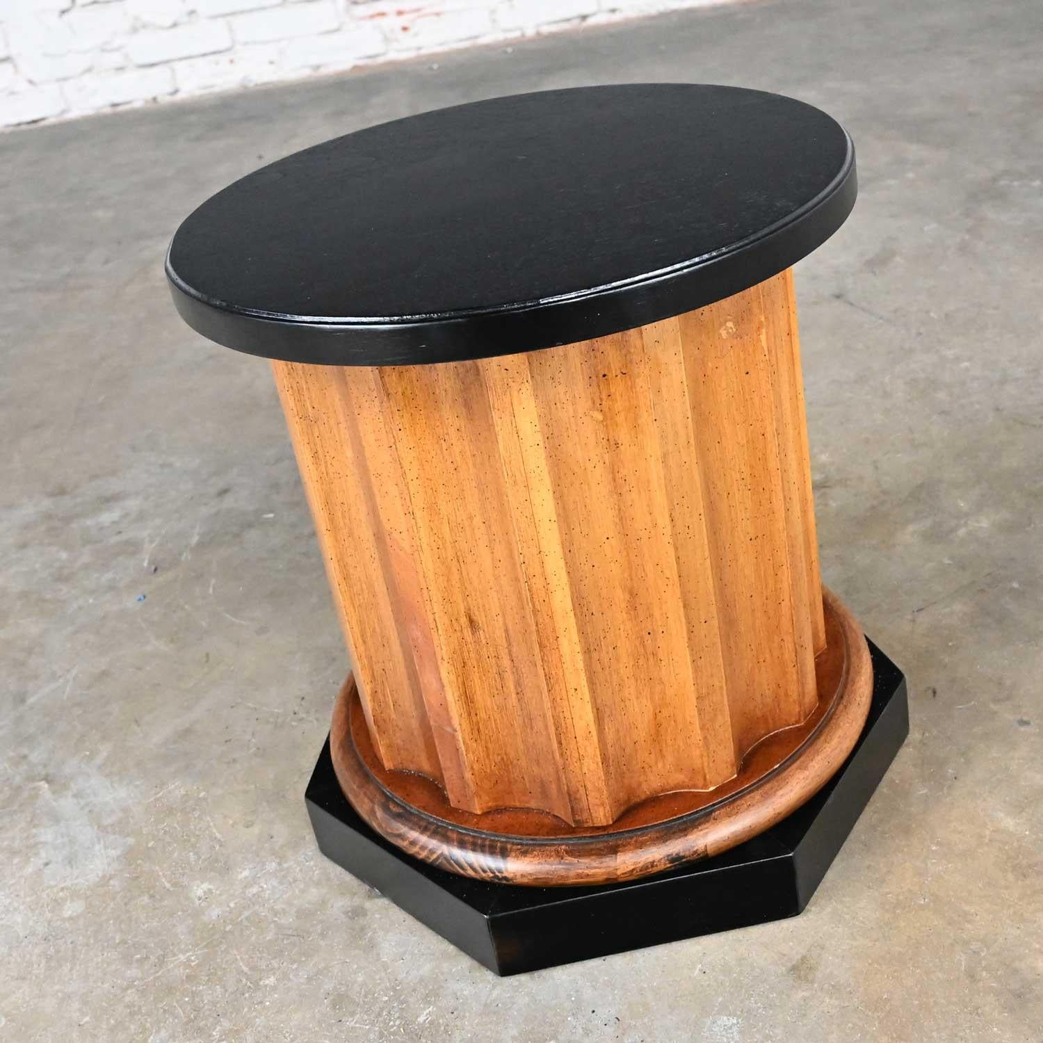 Late 20th Century Neoclassic Revival Walnut Toned Wood & Black Column End Table For Sale 1