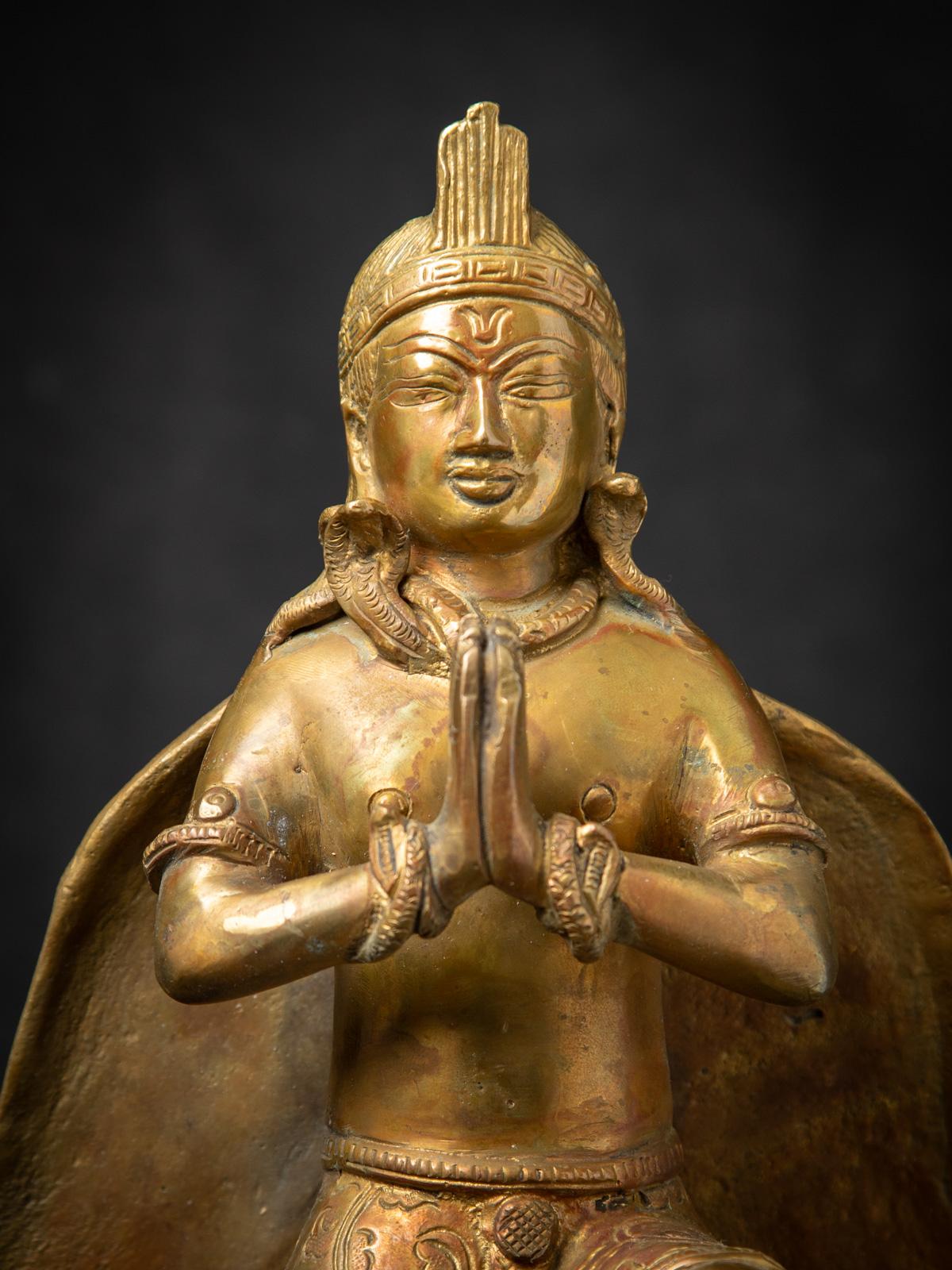 20ième siècle Statue de Garuda en bronze népalais de la fin du XXe siècle en vente