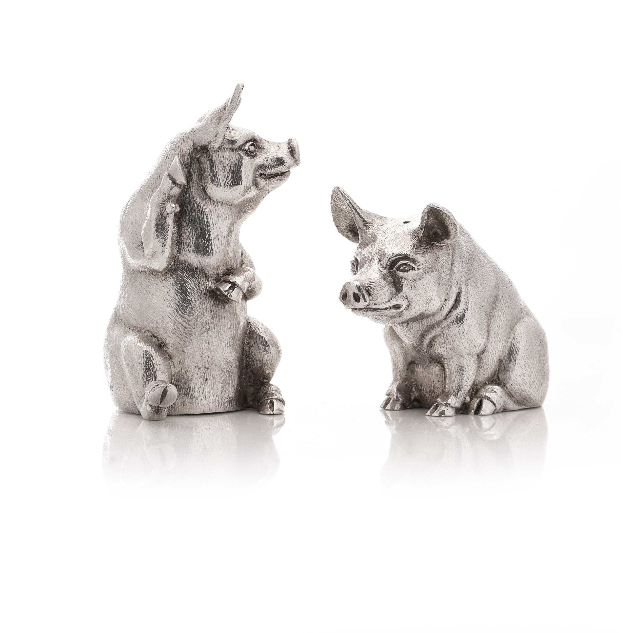 Vintage Late 20th century Novelty solid silver pair of salt and pepper shakers in a shape of a pigs.
Made in England, London, 1990
Maker: William Comyns & Sons Ltd
Fully hallmarked.

Dimensions:
1St pig size: Height x width: 9 x 5 cm
2nd pig size: