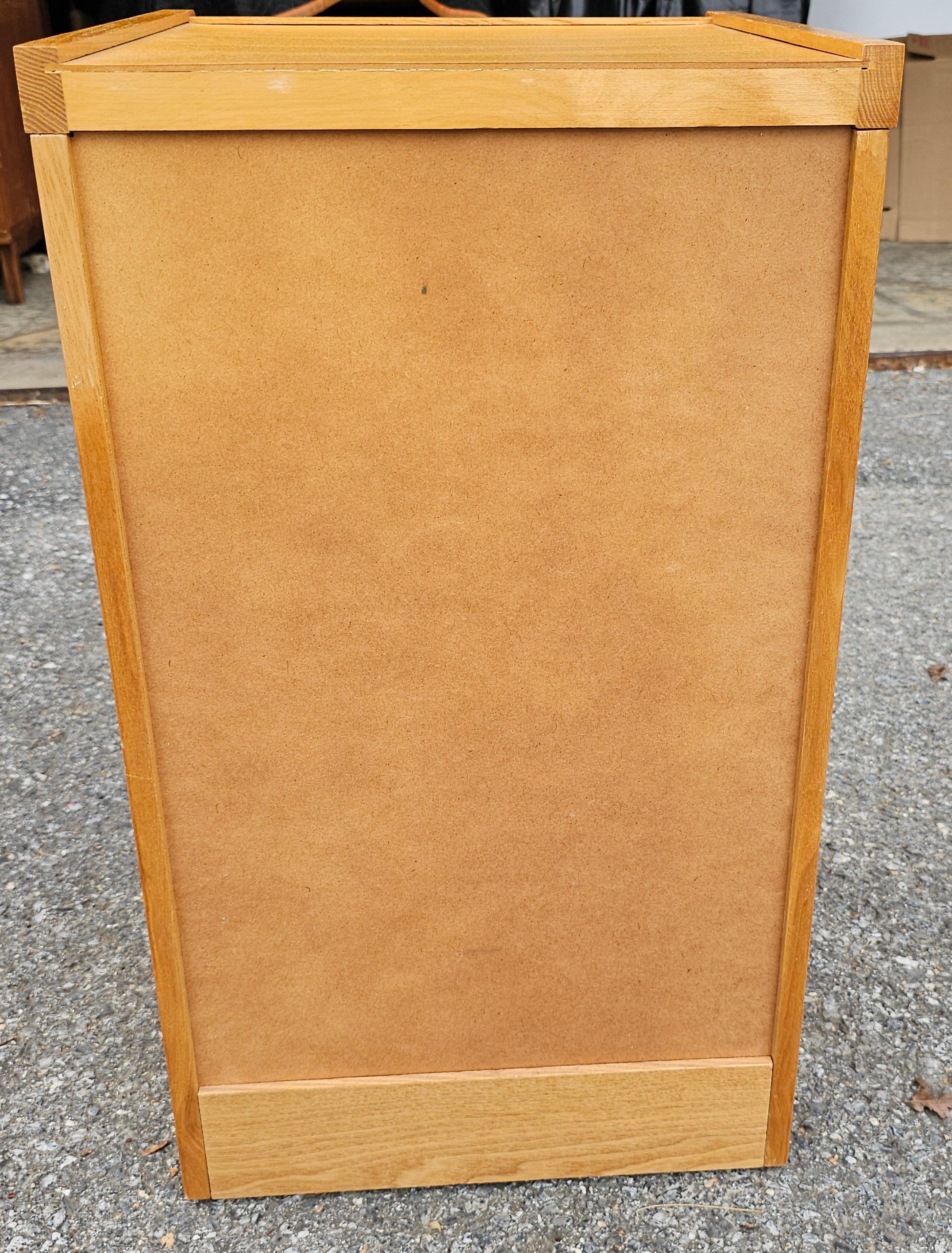 Late 20th Century Oak Two-Drawer Letter Size Filing Cabinet with lock For Sale 2