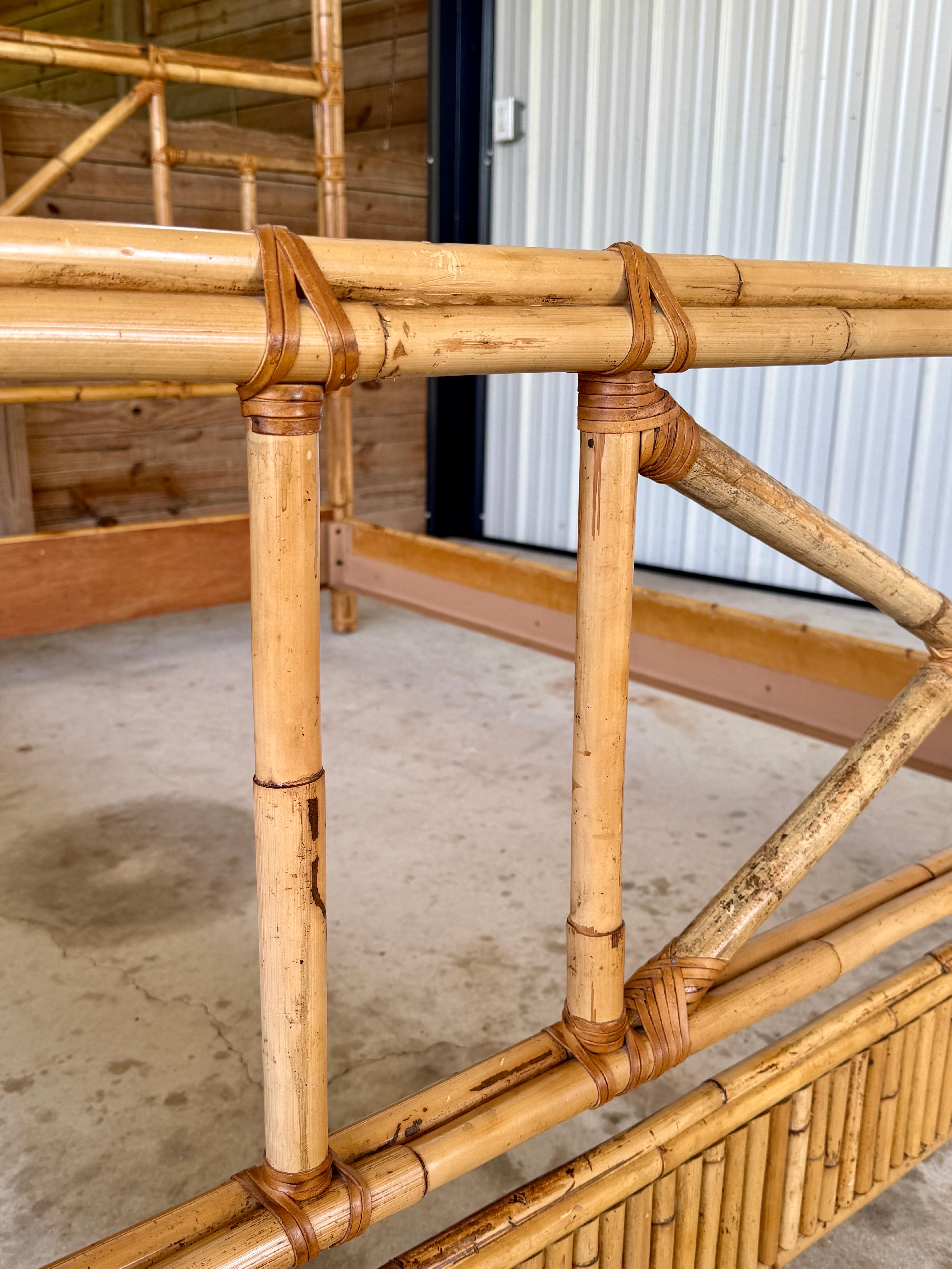 Philippin Fin du 20ème siècle Organic Modern Coastal Rattan Four Poster Queen Bed by Milling en vente