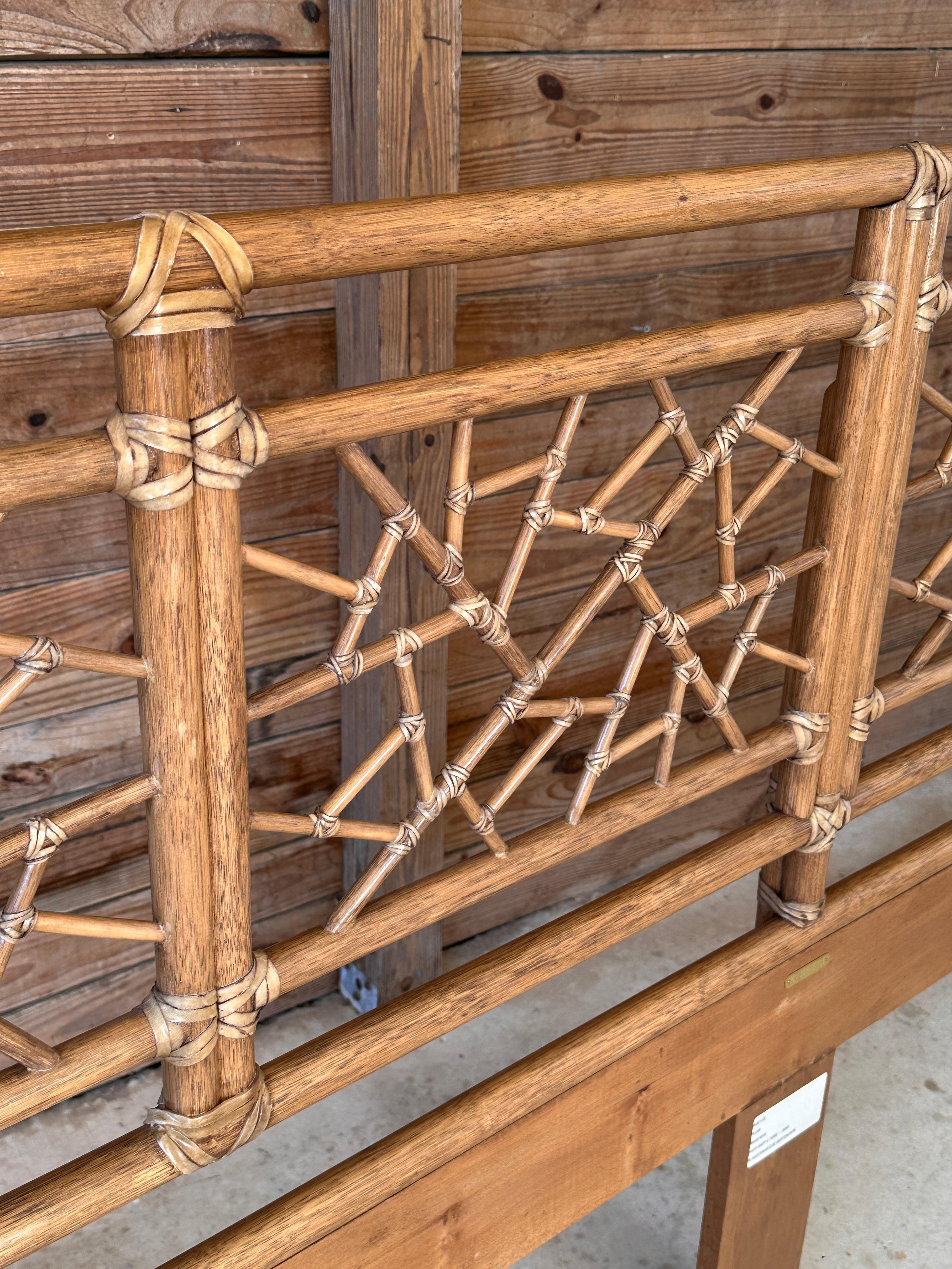 Organisches modernes Rattan-Kopfteil „Cracked Ice“ von McGuire aus dem späten 20. Jahrhundert im Angebot 3