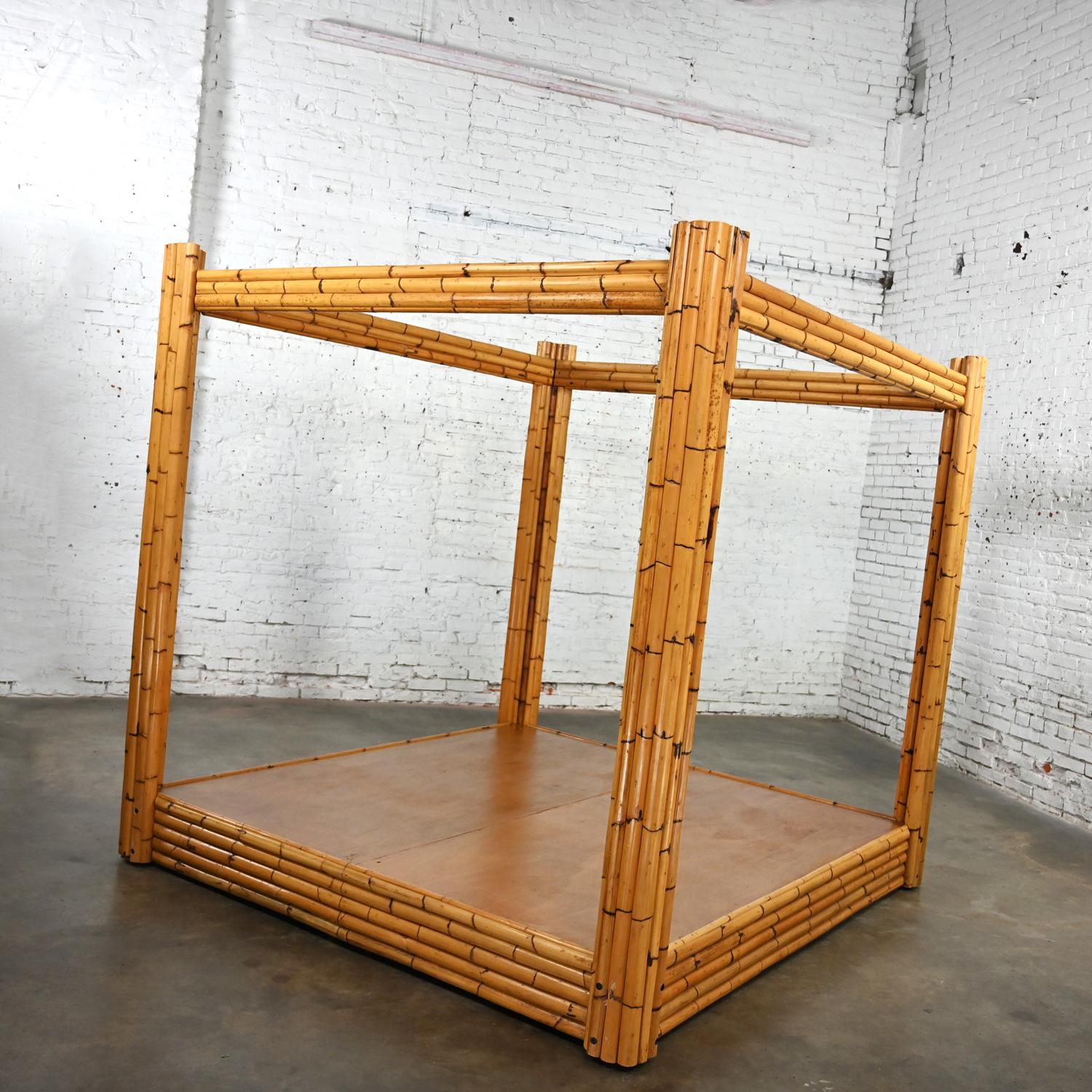 Fin du 20ème siècle Organic Modern Rattan King 4 Post Canopy Platform Bed  en vente 3