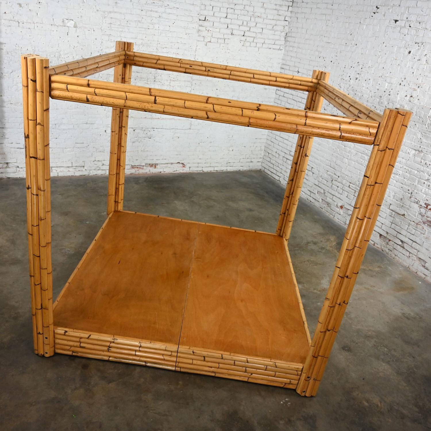 Unknown Late 20th Century Organic Modern Rattan King 4 Post Canopy Platform Bed  For Sale