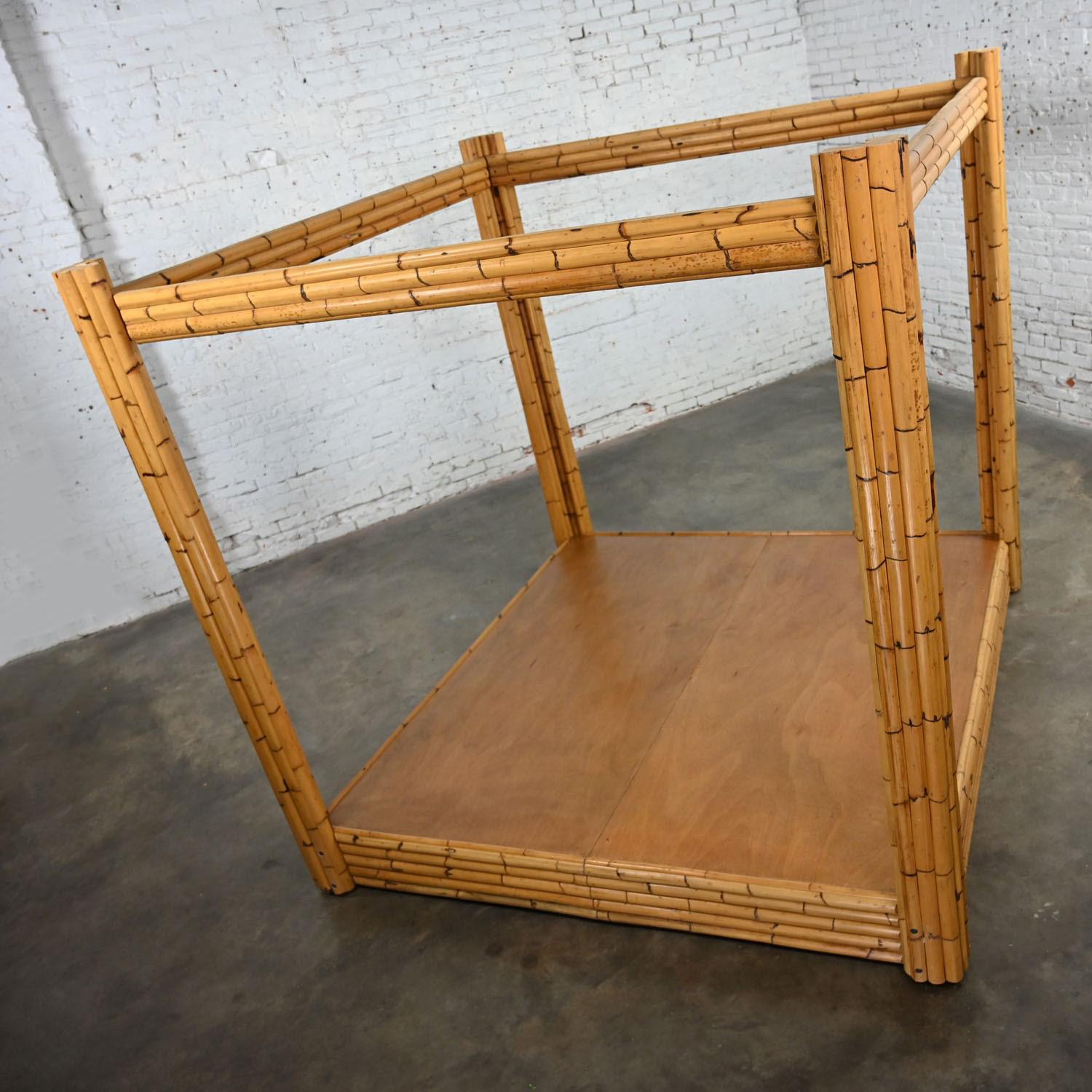 Late 20th Century Organic Modern Rattan King 4 Post Canopy Platform Bed  In Good Condition For Sale In Topeka, KS