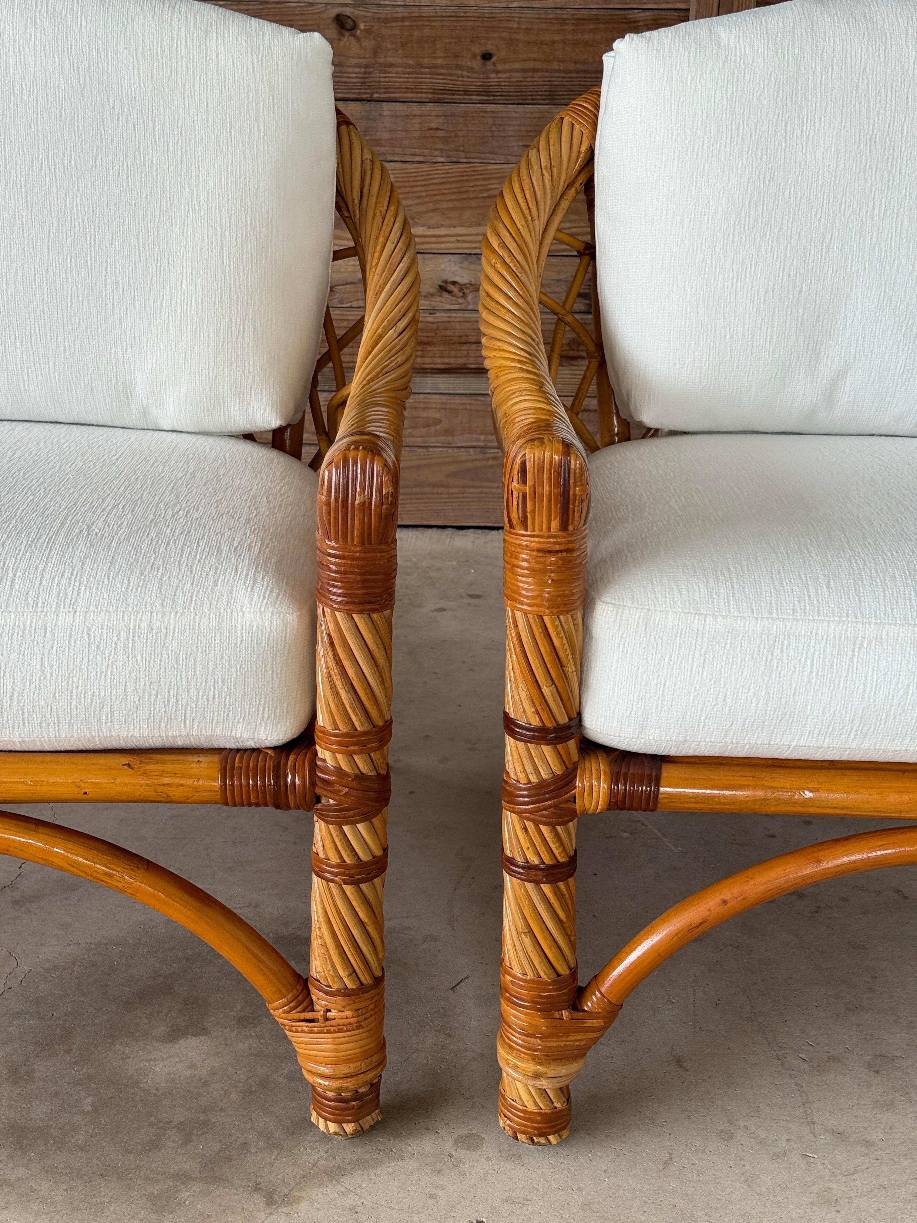 Sedie da salotto in rattan Twist restaurate di fine XX secolo, con un design personalizzato. In condizioni buone in vendita a North Fort Myers, FL