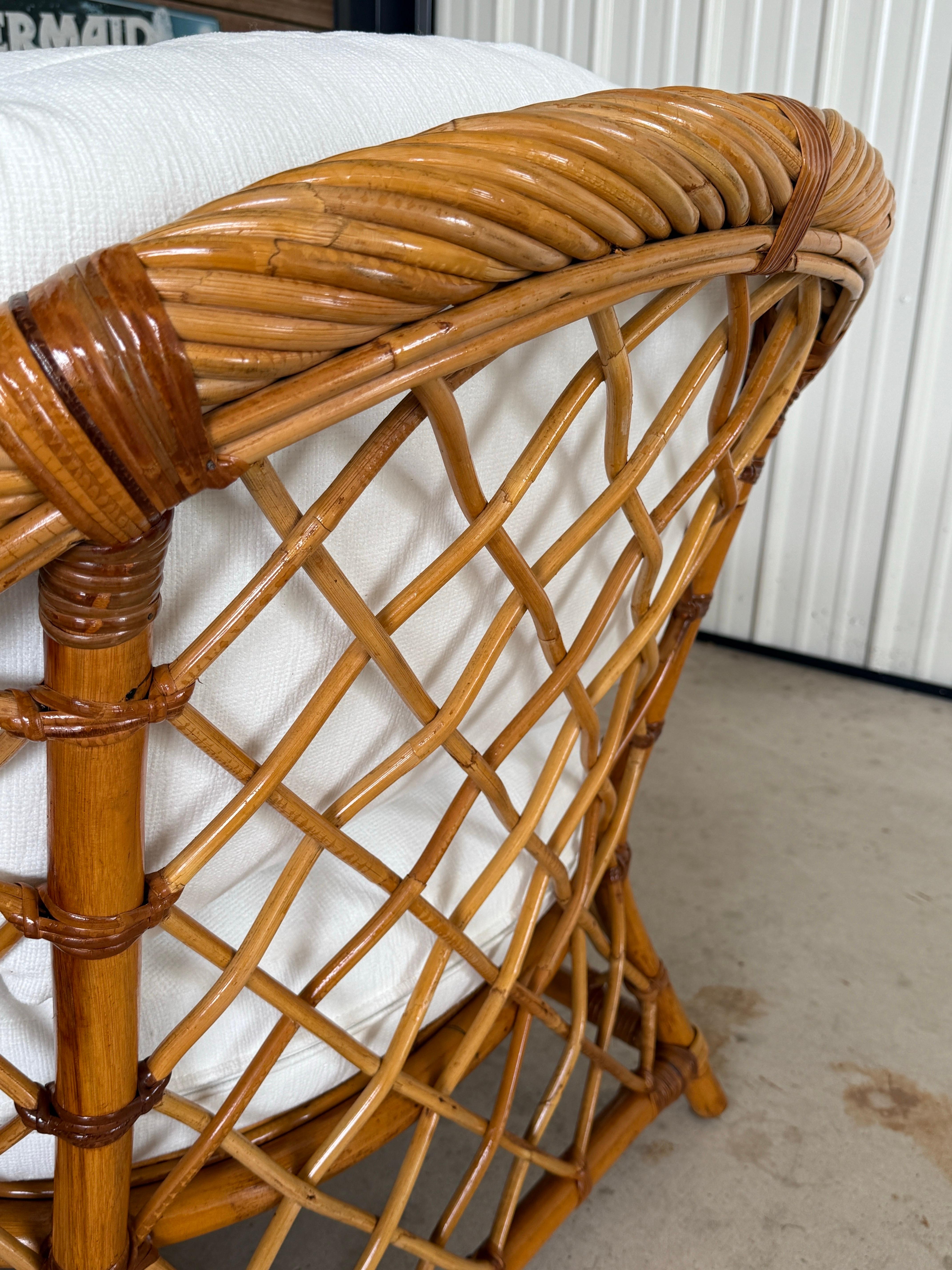 Sedie da salotto in rattan Twist restaurate di fine XX secolo, con un design personalizzato. in vendita 1