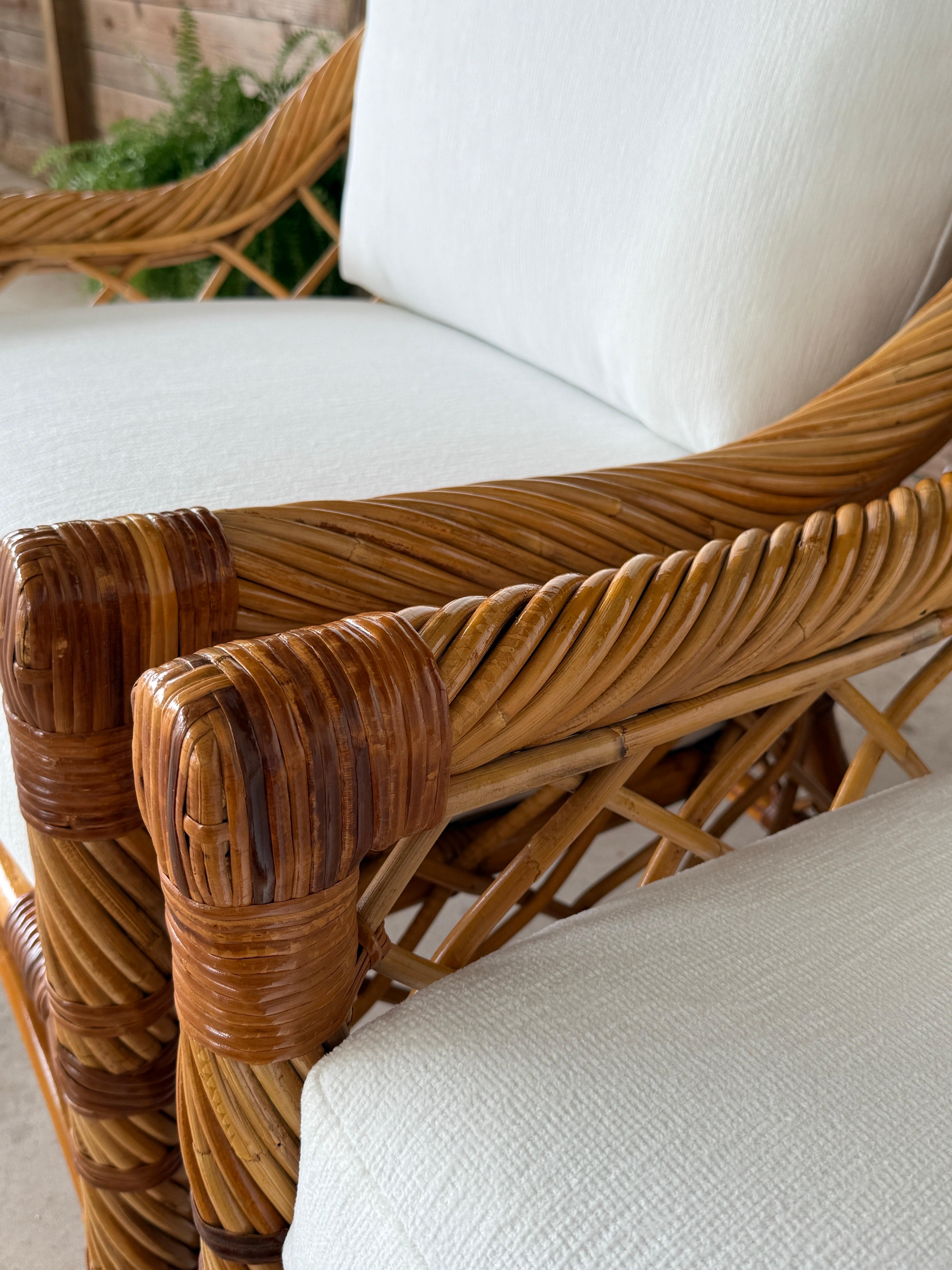 Sedie da salotto in rattan Twist restaurate di fine XX secolo, con un design personalizzato. in vendita 2