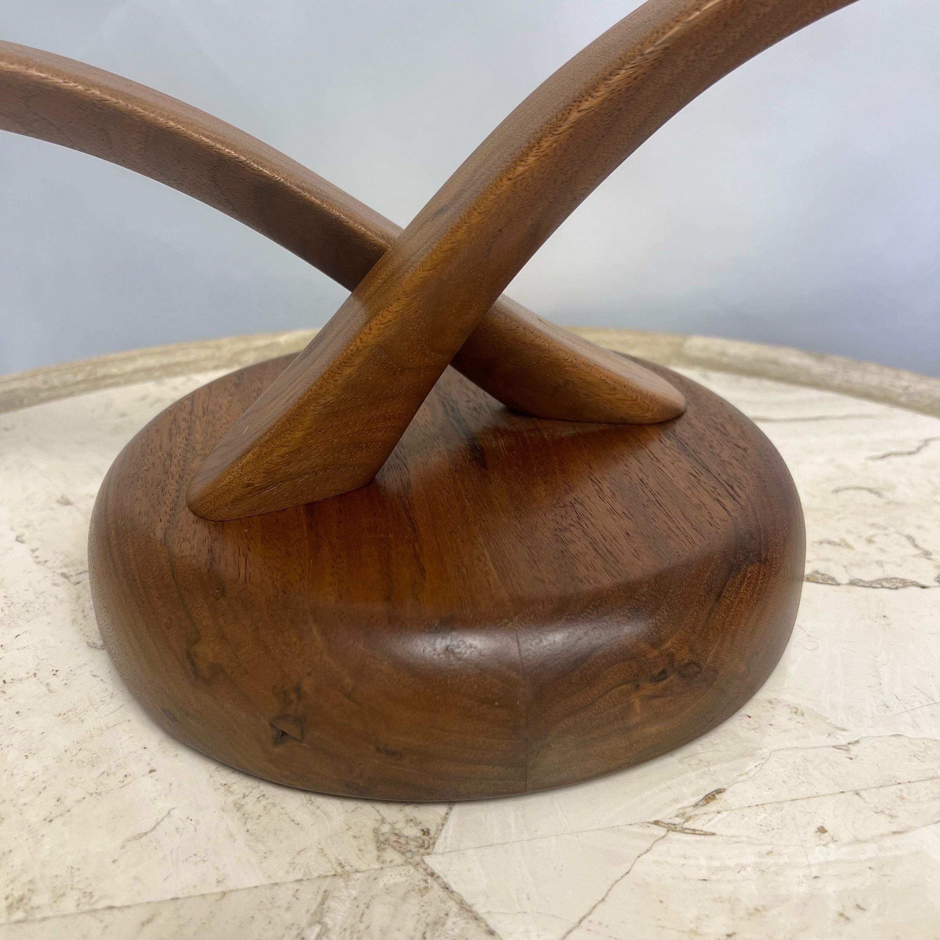 Candelabro original de Larry Brown de nogal y cerámica de finales del siglo XX, firmado en venta 3