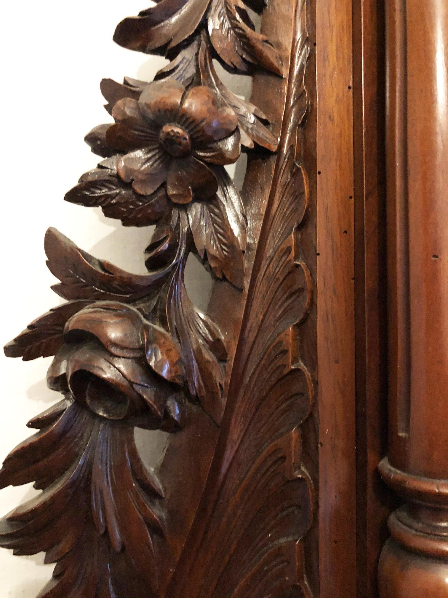 Original toskanische geschnitzte Kommode aus Nussbaumholzmarmor, spätes 20. Jahrhundert im Angebot 2