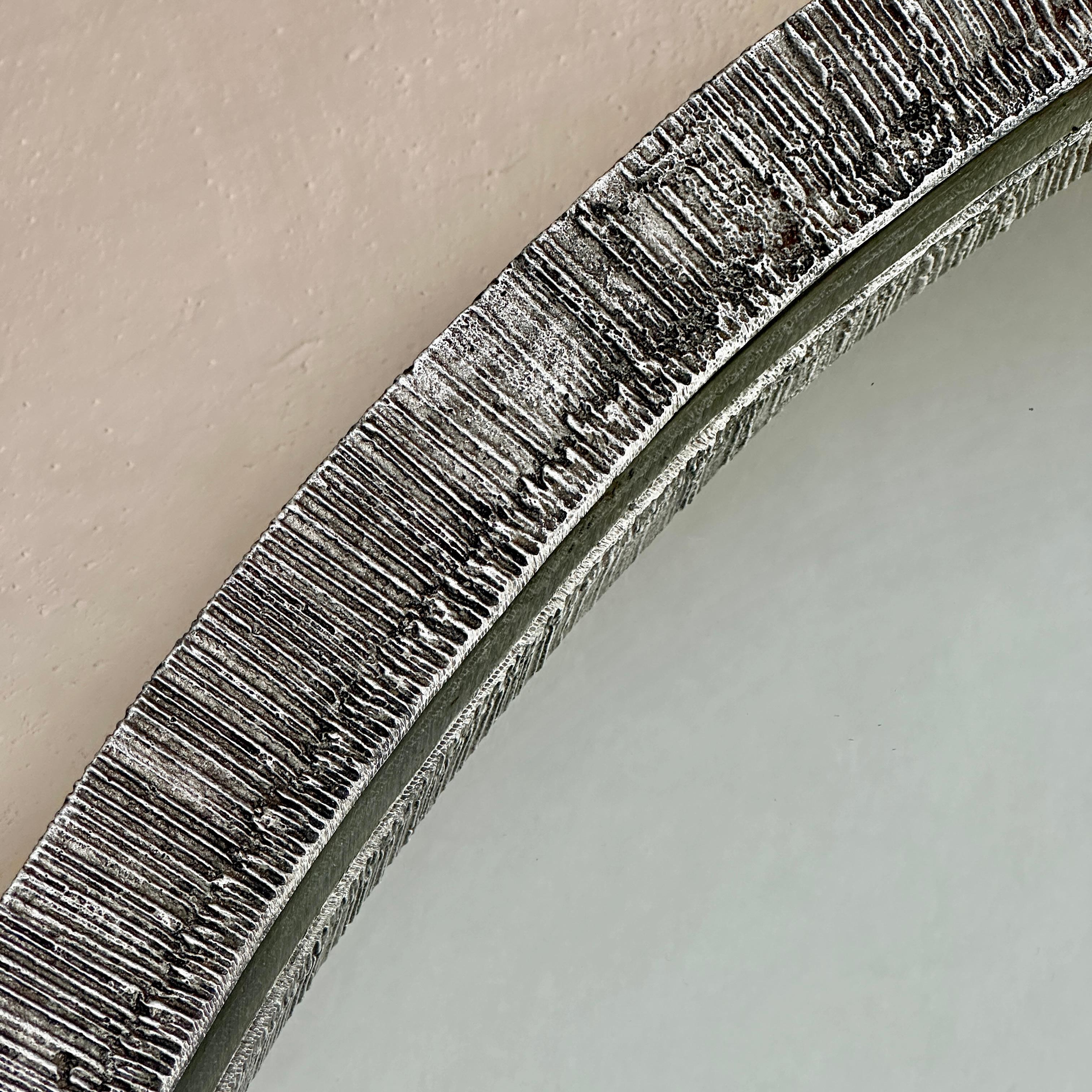 Ovaler Aluminiumguss-Spiegel des späten 20. Jahrhunderts von Lorenzo Burchiellaro im Zustand „Gut“ im Angebot in Firenze, Tuscany