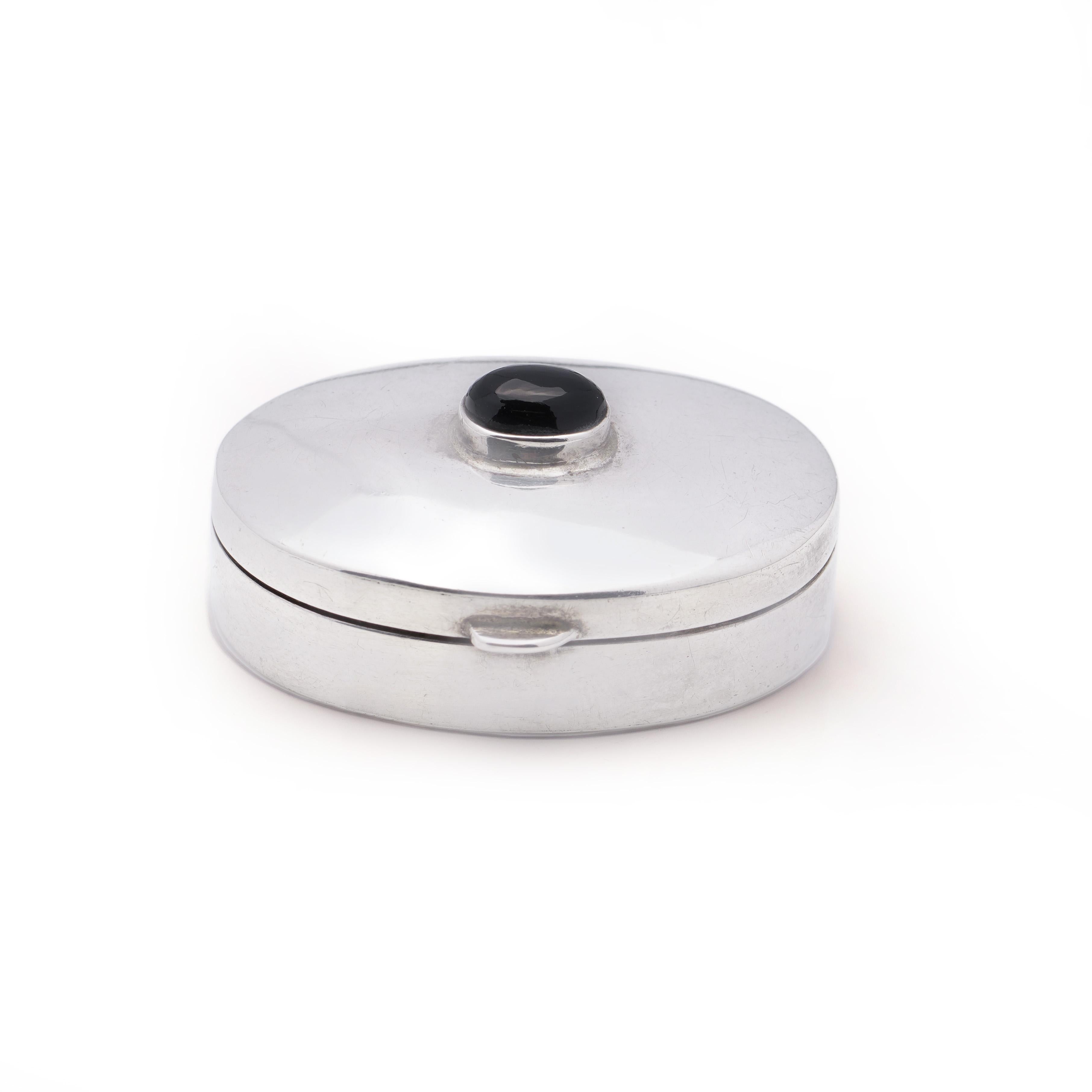 British Late 20th-Century Oval-Shaped 925 silver Pillbox by Ari D Norman  For Sale