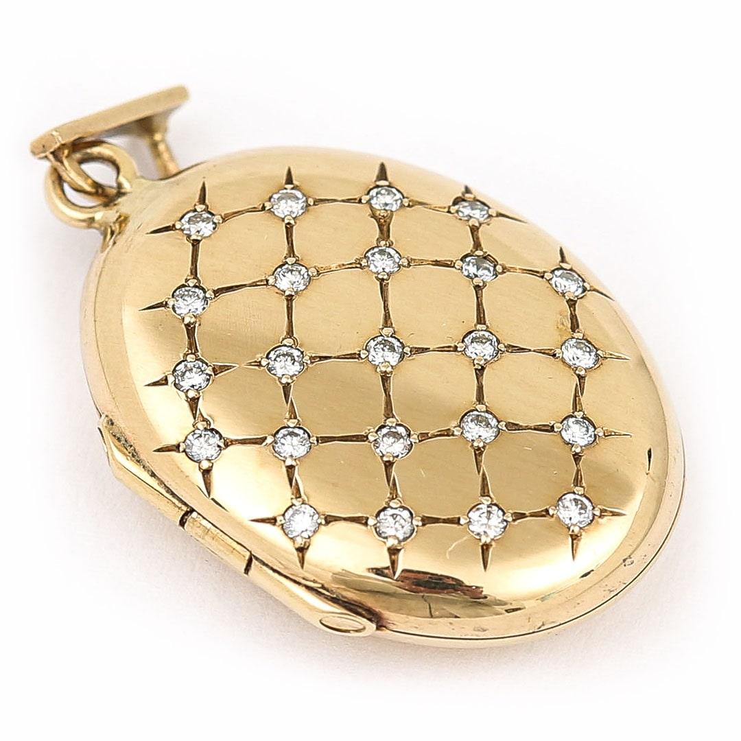 Contemporary Late 20th Century Oval Yellow Gold and Diamond Cross Hatch Locket