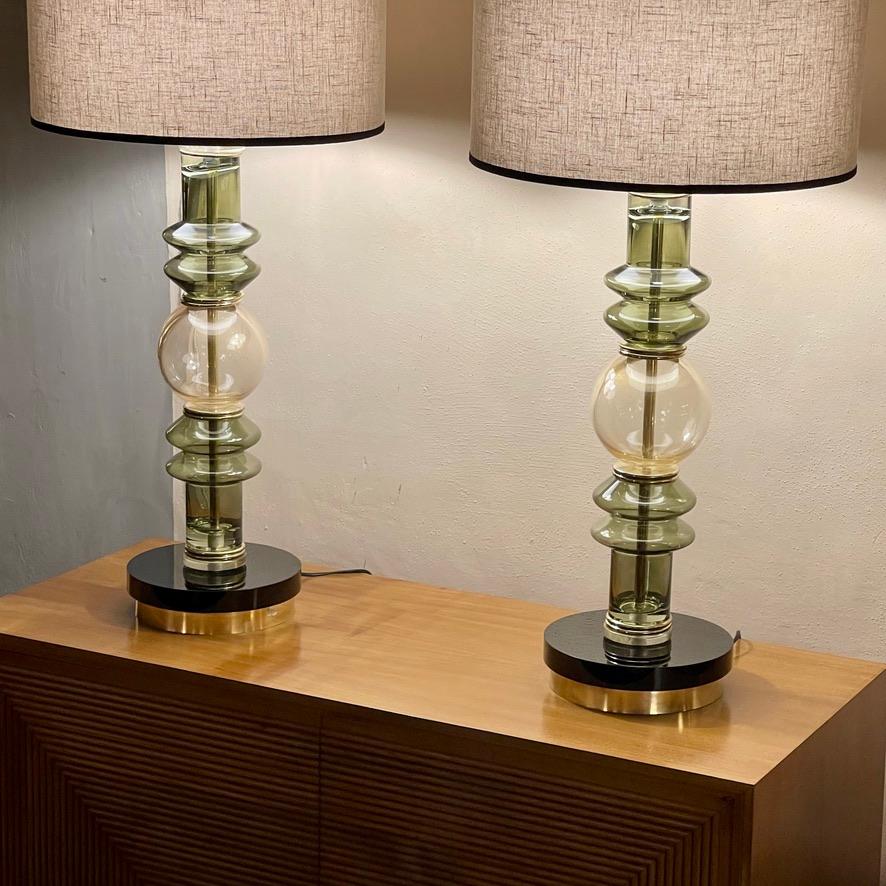 Late 20th Century Pair of Brass & Green/Gold Murano Art Glass Table Lamps For Sale 5