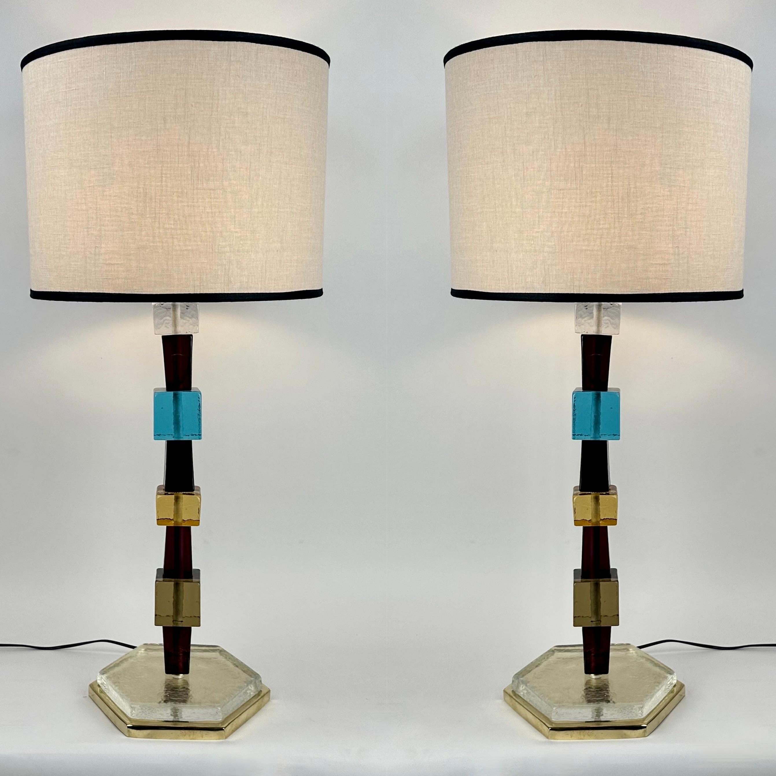 Paire de lampes de table en laiton et verre d'art multicolore de Murano de la fin du 20e siècle en vente 3