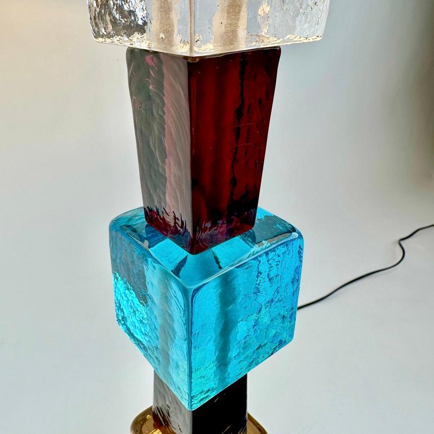 italien Paire de lampes de table en laiton et verre d'art multicolore de Murano de la fin du 20e siècle en vente