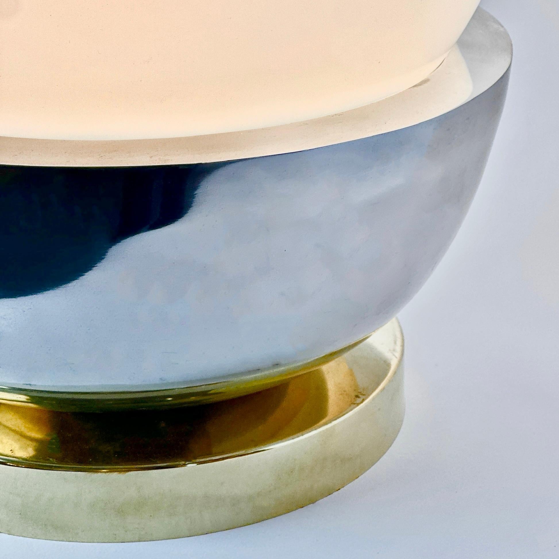 Brossé Paire de lampes de table en laiton, acier et verre soufflé de Murano de la fin du 20e siècle en vente