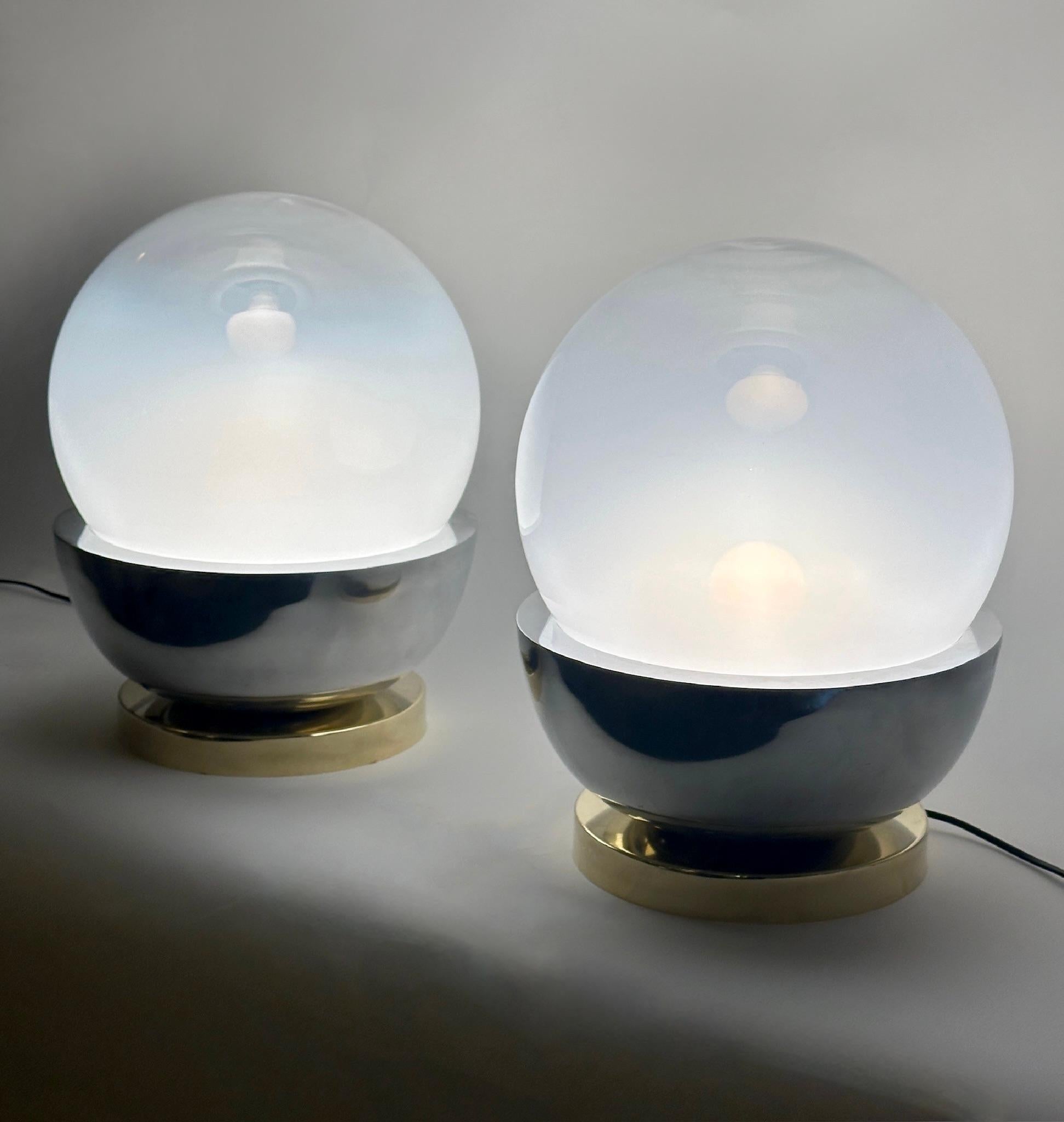 Paire de lampes de table en laiton, acier et verre soufflé de Murano de la fin du 20e siècle Bon état - En vente à Firenze, Tuscany