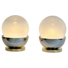 Ende des 20. Jahrhunderts Zwei Tischlampen aus Messing, Stahl und verblasstem mundgeblasenem Muranoglas