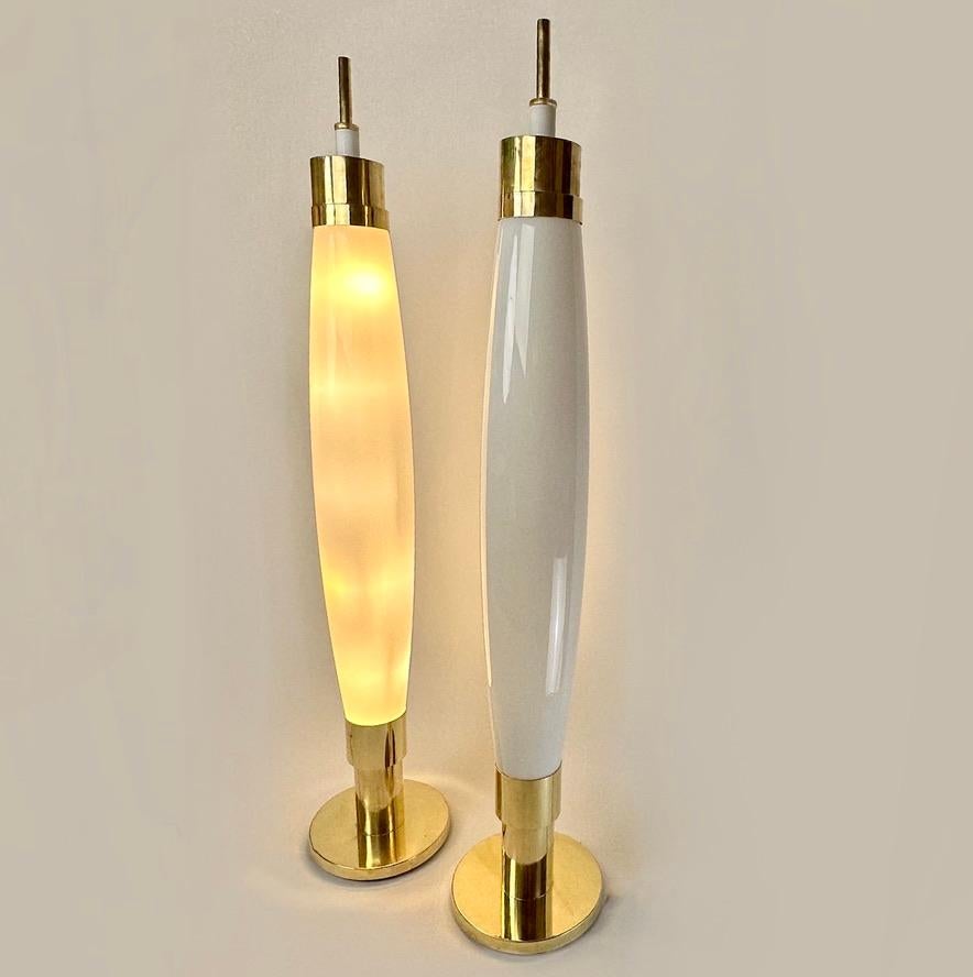 Stunning pair of brass & white hand blown Murano glass floor lamps with 12 G9 sockets for halogen or led light bulbs. We recommend warm light bulbs to be introduced along the 21 Diameter x 115 H cm. white glass diffuser.
The lamps come with Italian