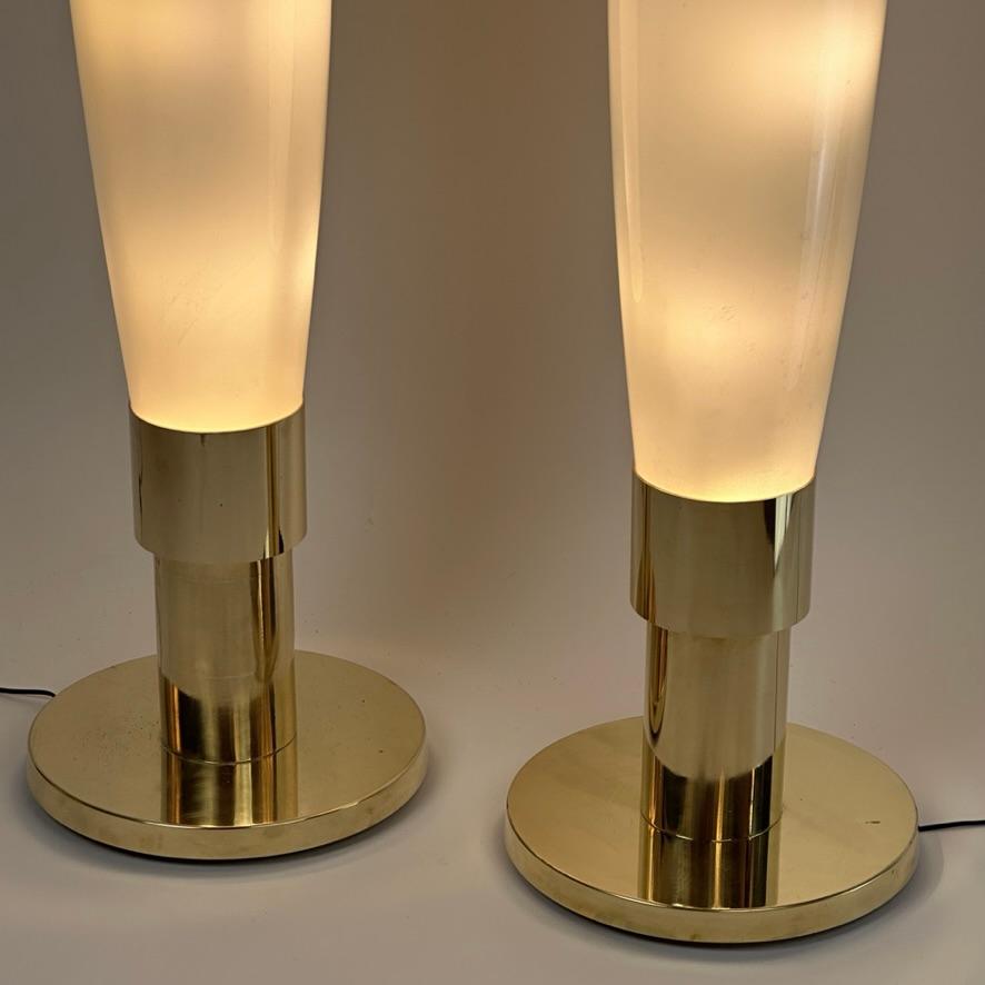 Late 20th Century Pair of Brass & White Murano Hand Blown Glass Floor Lamps For Sale 1