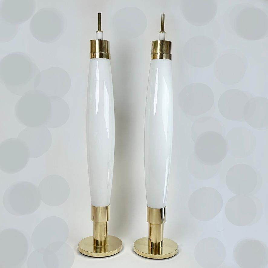 Late 20th Century Pair of Brass & White Murano Hand Blown Glass Floor Lamps For Sale 2