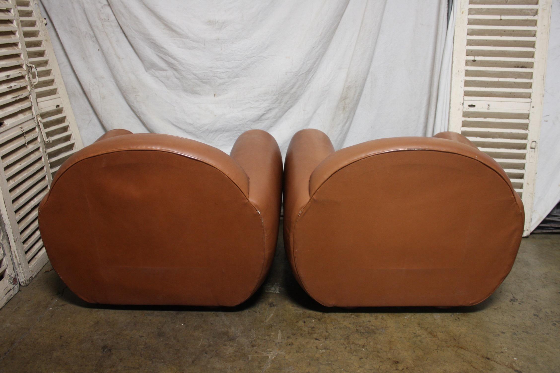 Late 20th Century Pair of French Leather Club Chairs For Sale 6