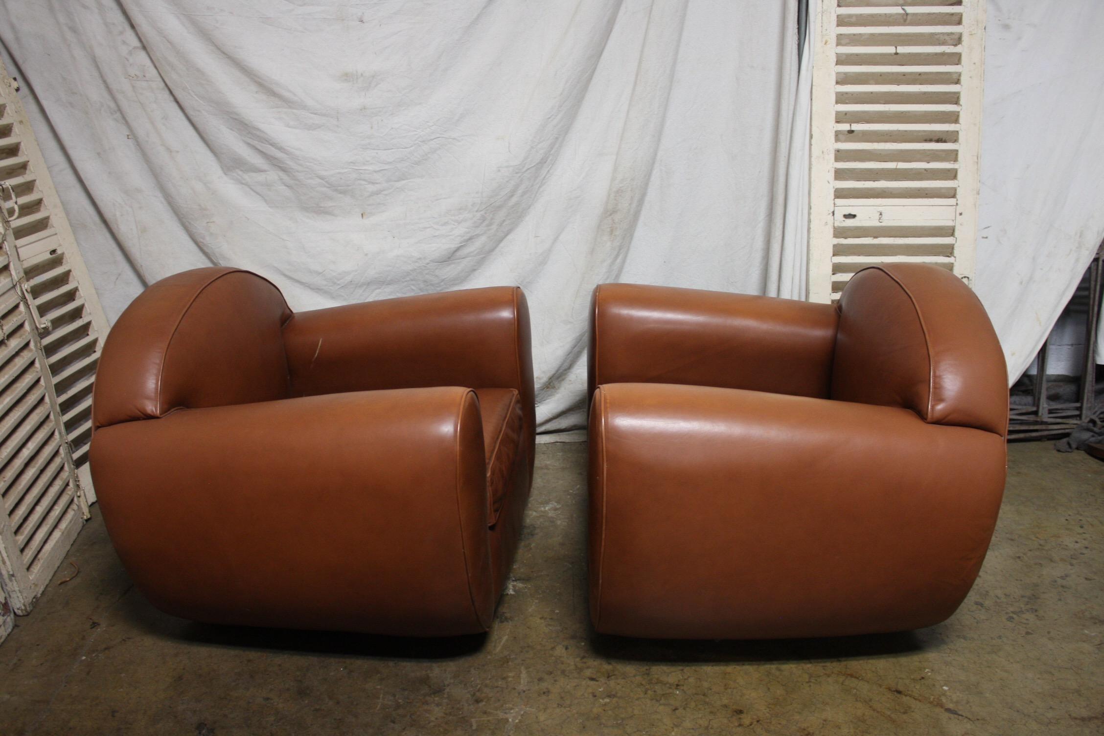 Late 20th Century Pair of French Leather Club Chairs For Sale 7