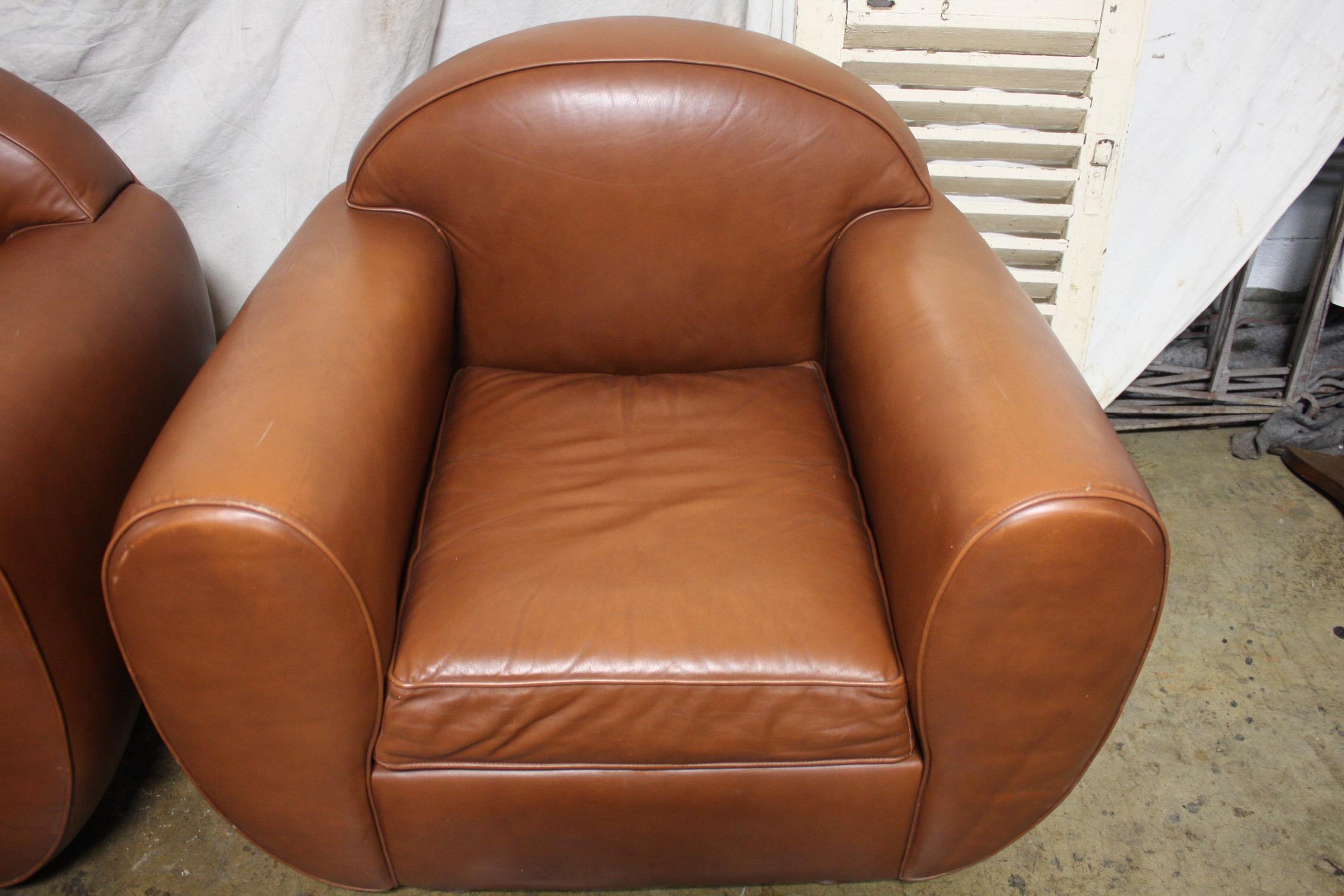 Late 20th Century Pair of French Leather Club Chairs For Sale 1