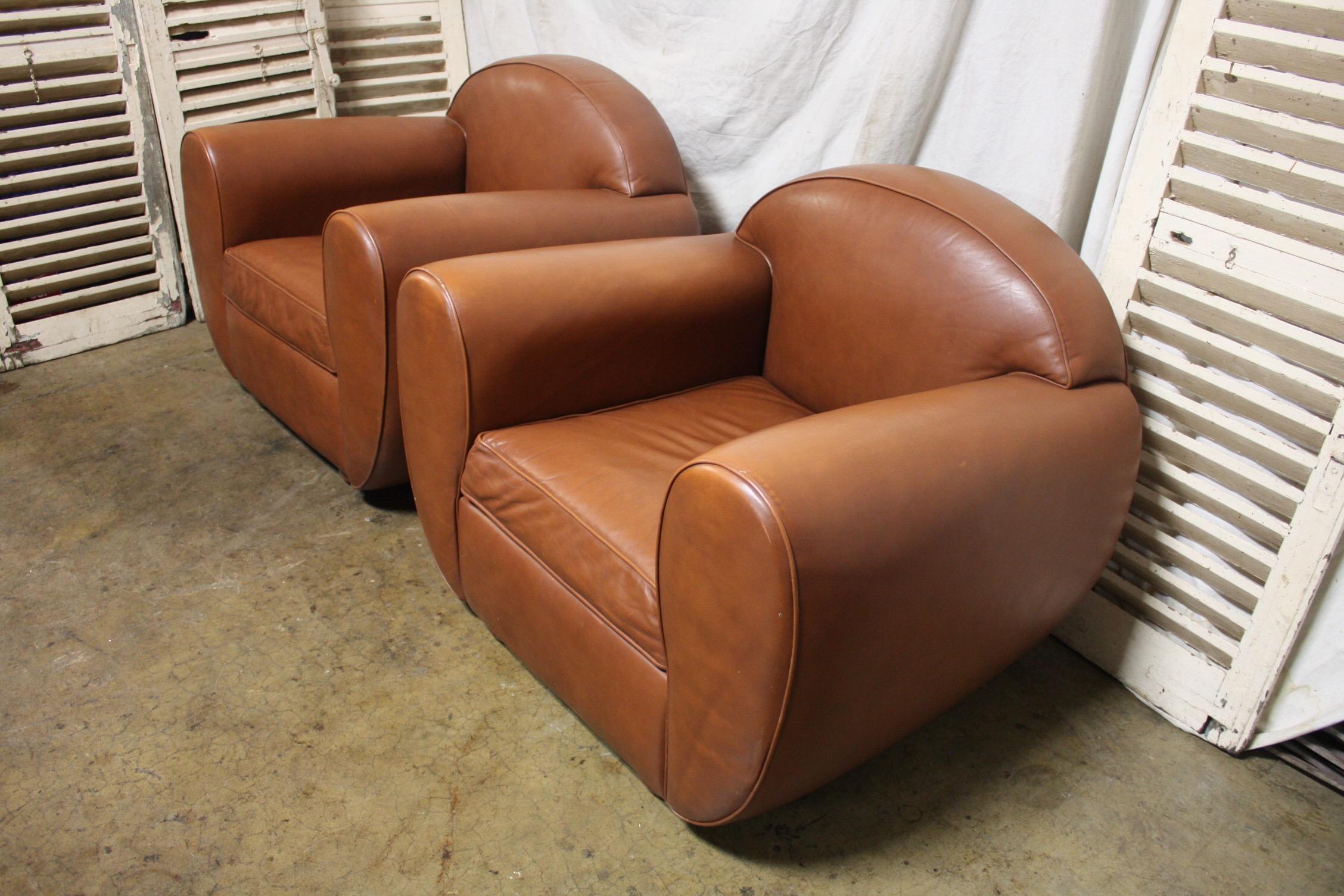 Late 20th Century Pair of French Leather Club Chairs For Sale 2